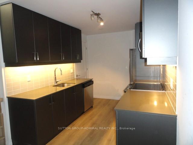 3 Bedrooms Condo at 1010 Portage,  Vaughan For sale