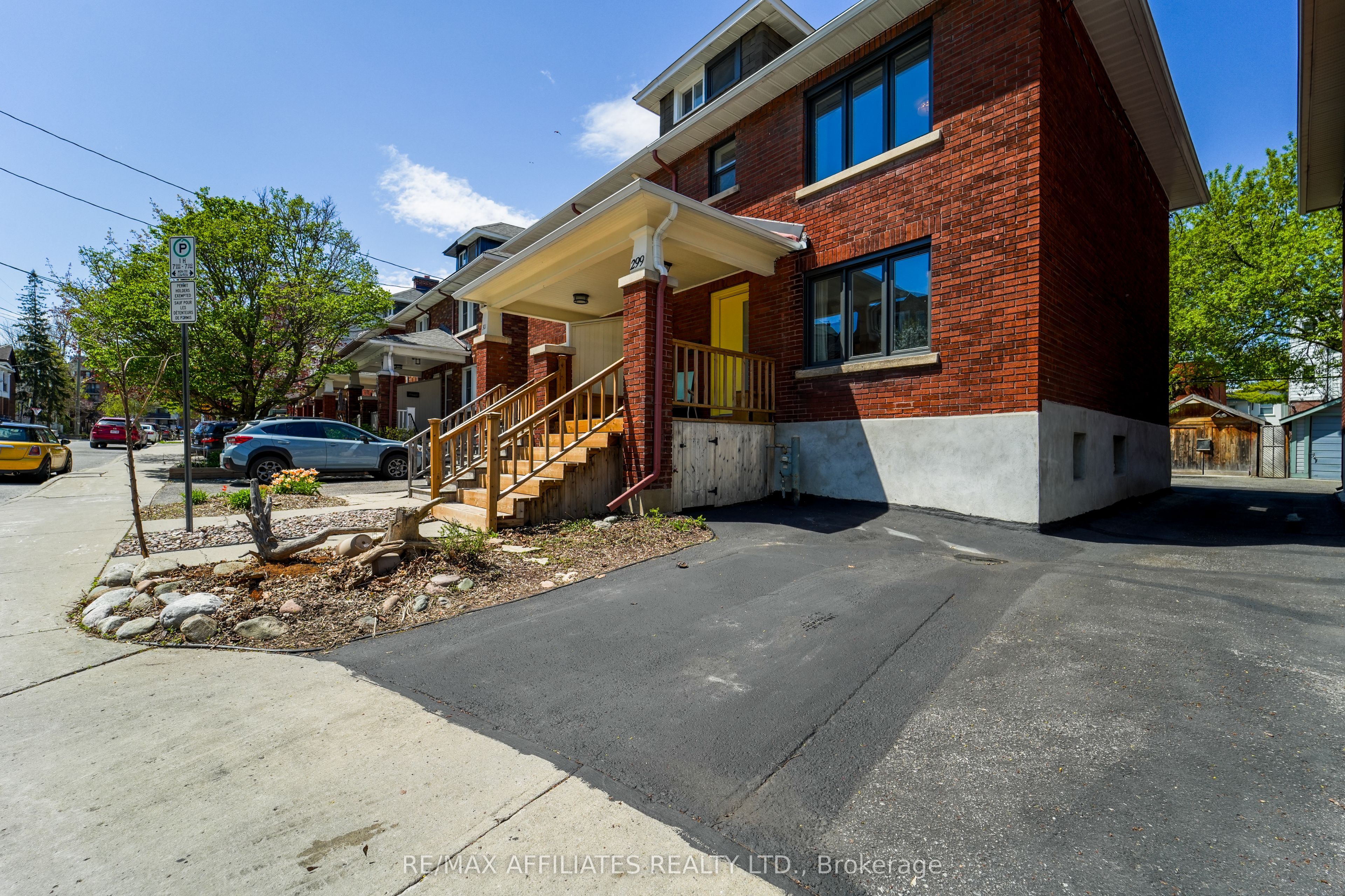 299 Flora Street, OttawaCentre, ON K1R 5S1
