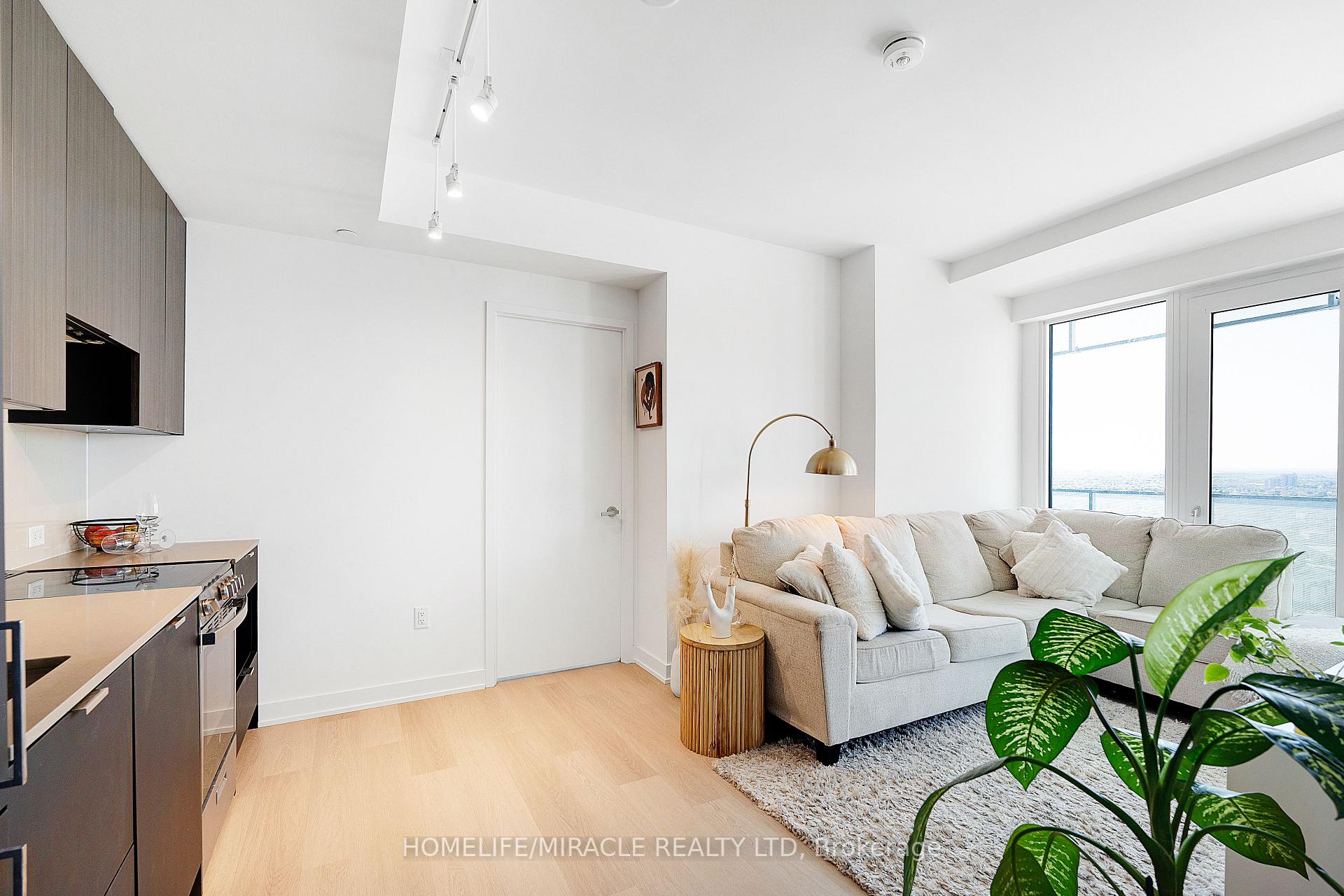 2 Bedrooms Condo at 3883 Quratz, Mississauga For sale