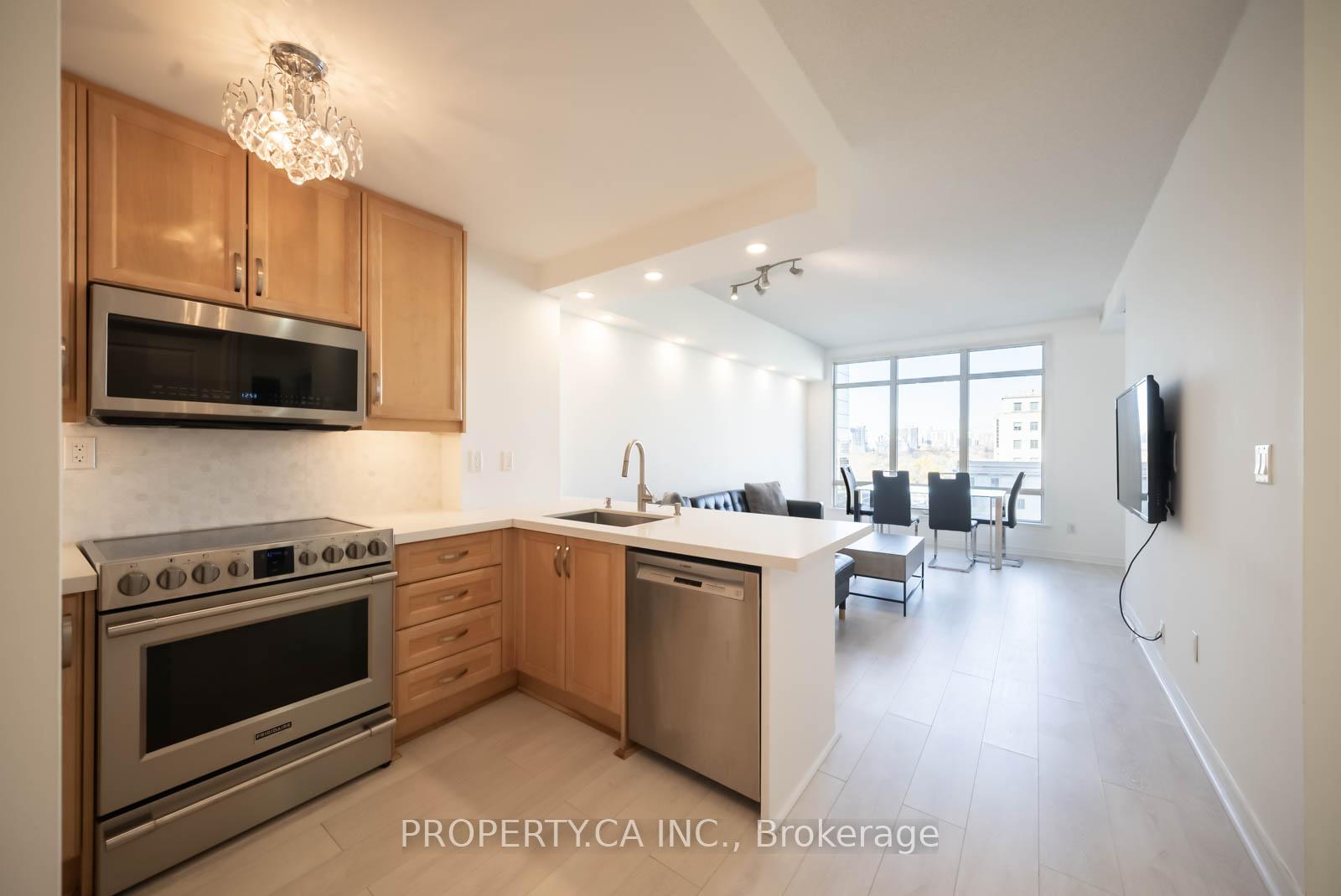 2 Bedrooms Condo at 100 Hayden, Toronto For sale
