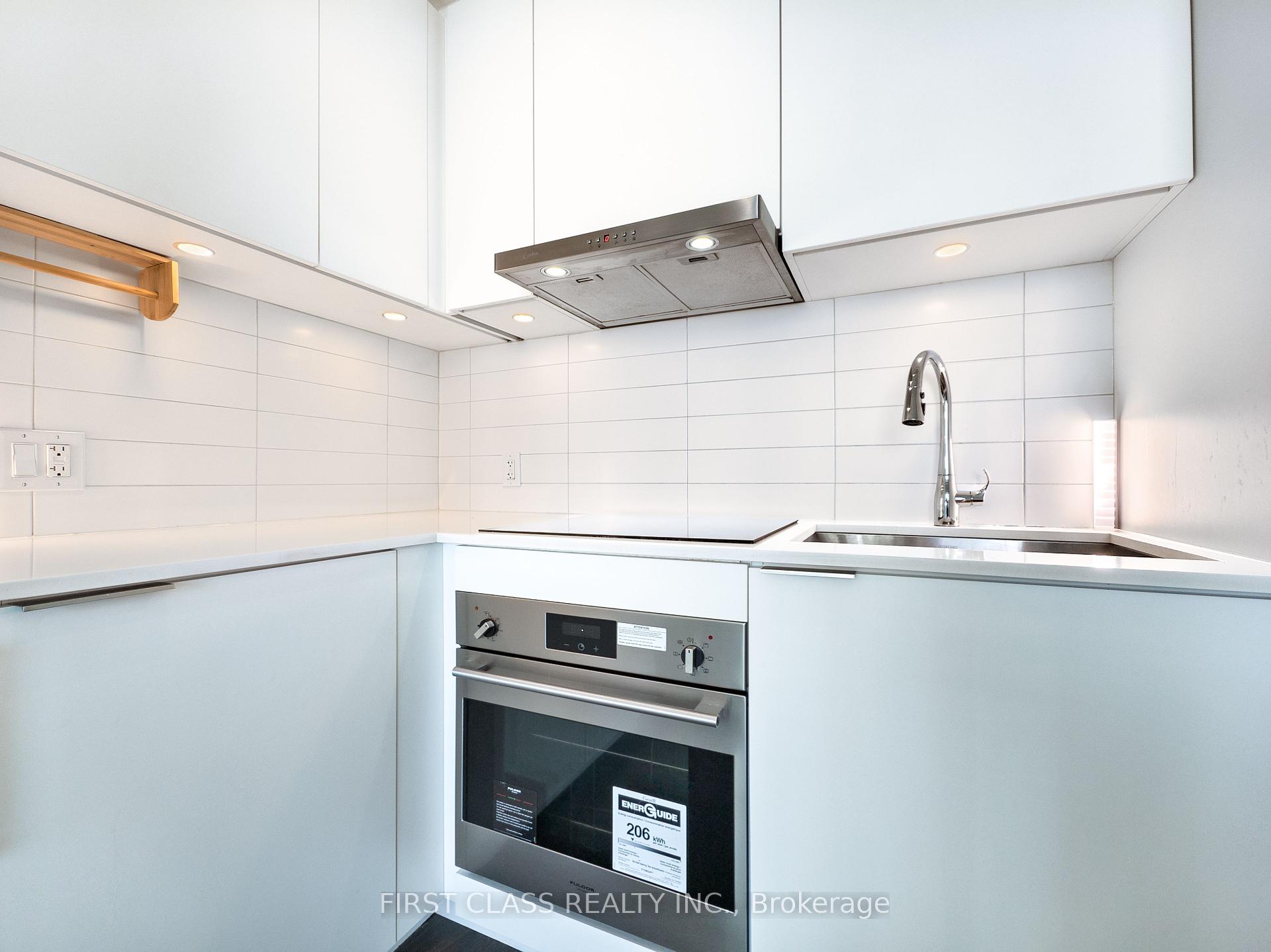 2 Bedrooms Condo at 8 Olympic Garden, Toronto For sale