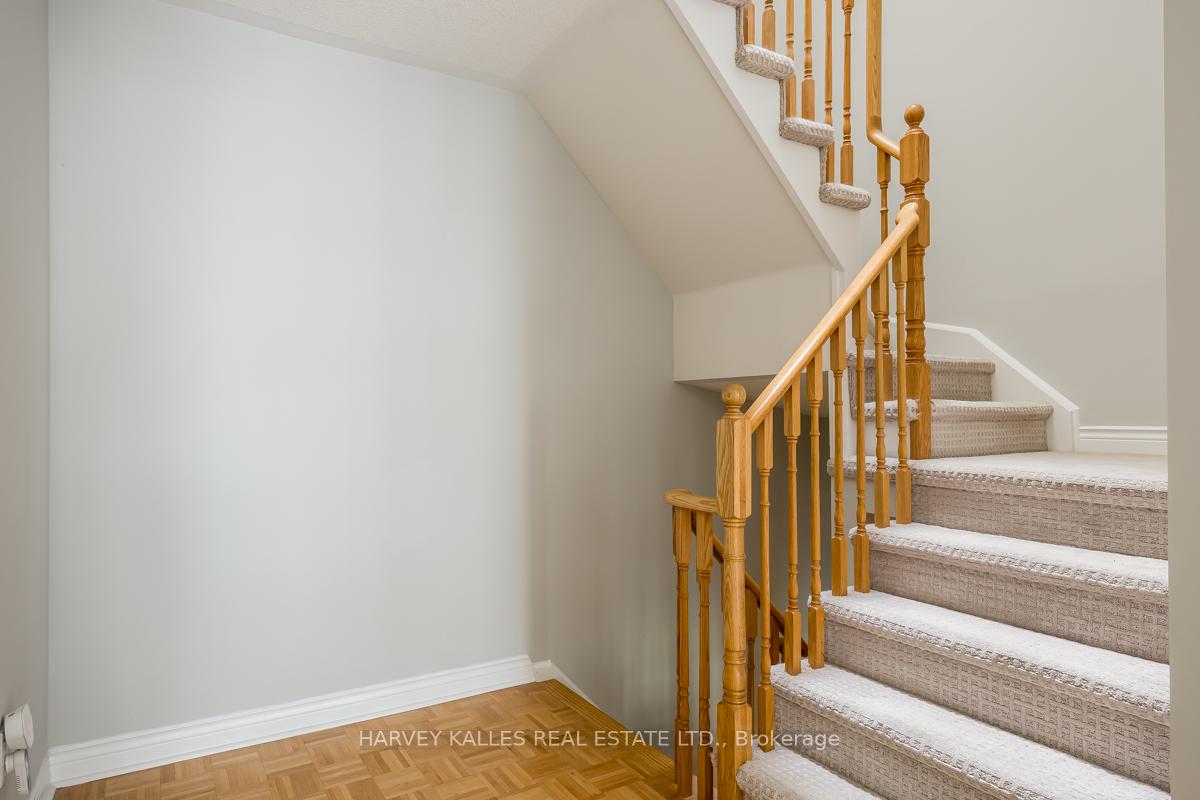 18 Clark Avenue W 64