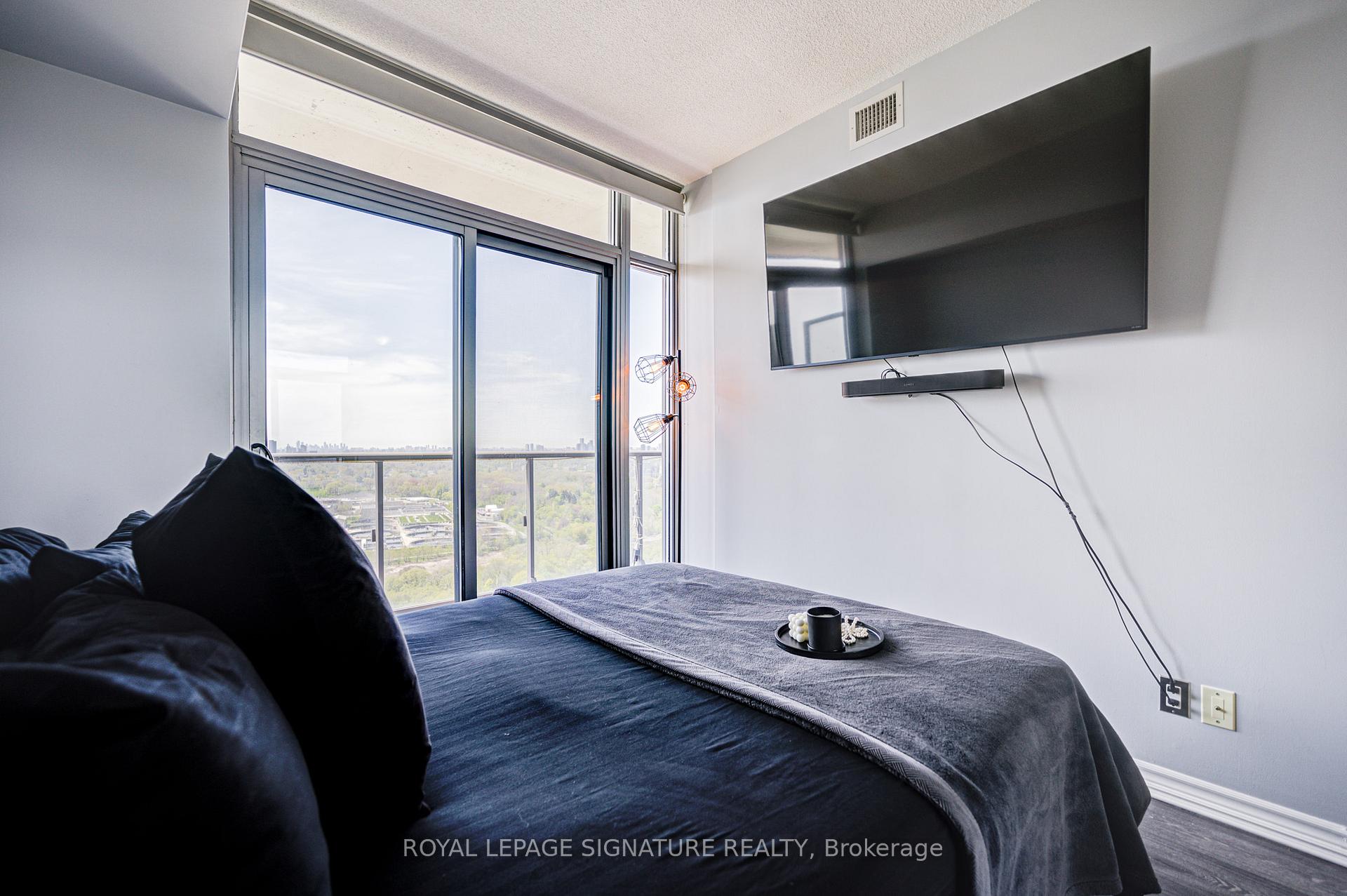 2 Bedrooms Condo at 105 The Queensway, Toronto For sale