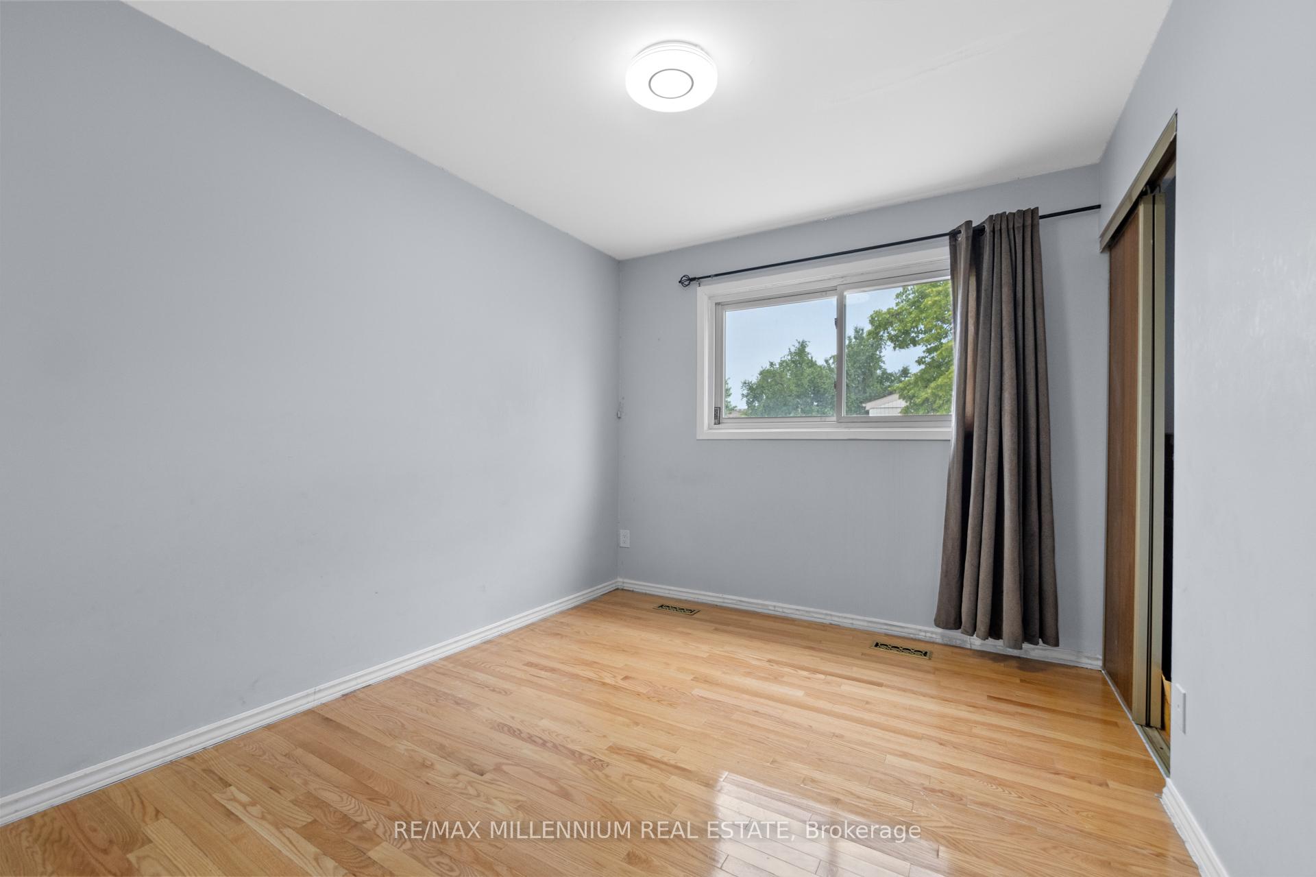 4 Bedrooms Condo at 3339 Council Ring, Mississauga For sale