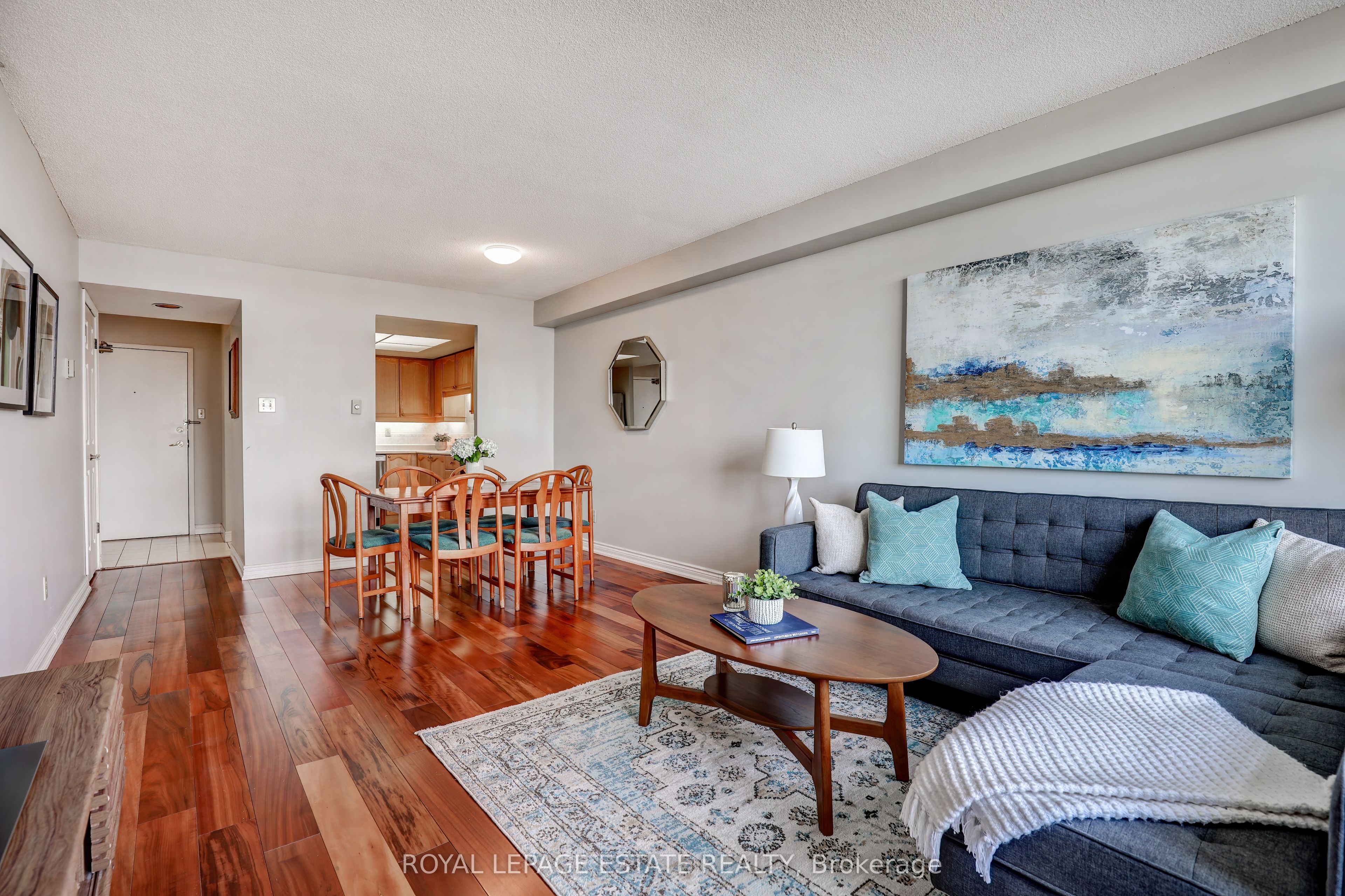 1093 Kingston Road, #808