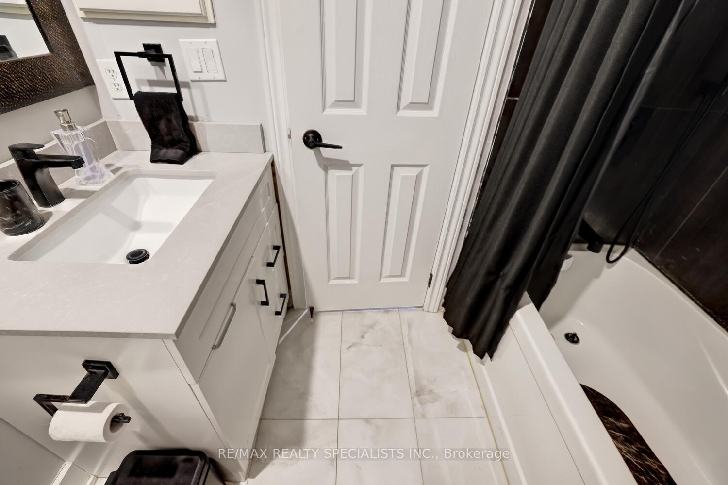 3 Bedrooms Condo at 3265 South Millway, Mississauga For sale