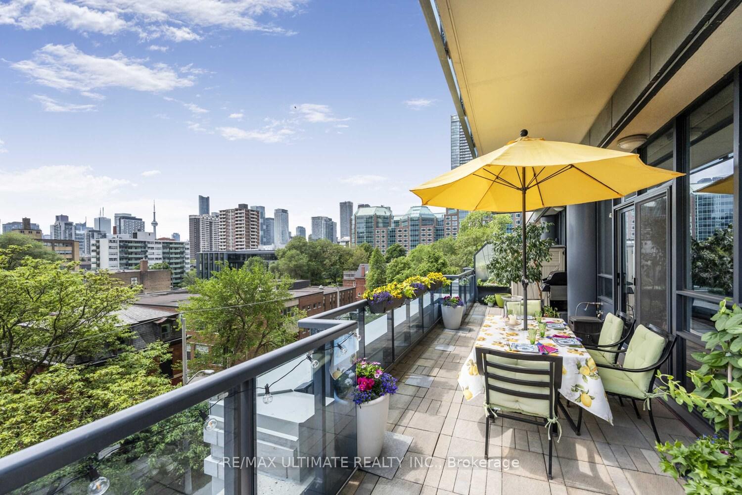 2 Bedrooms Condo at 28 Linden, Toronto For sale