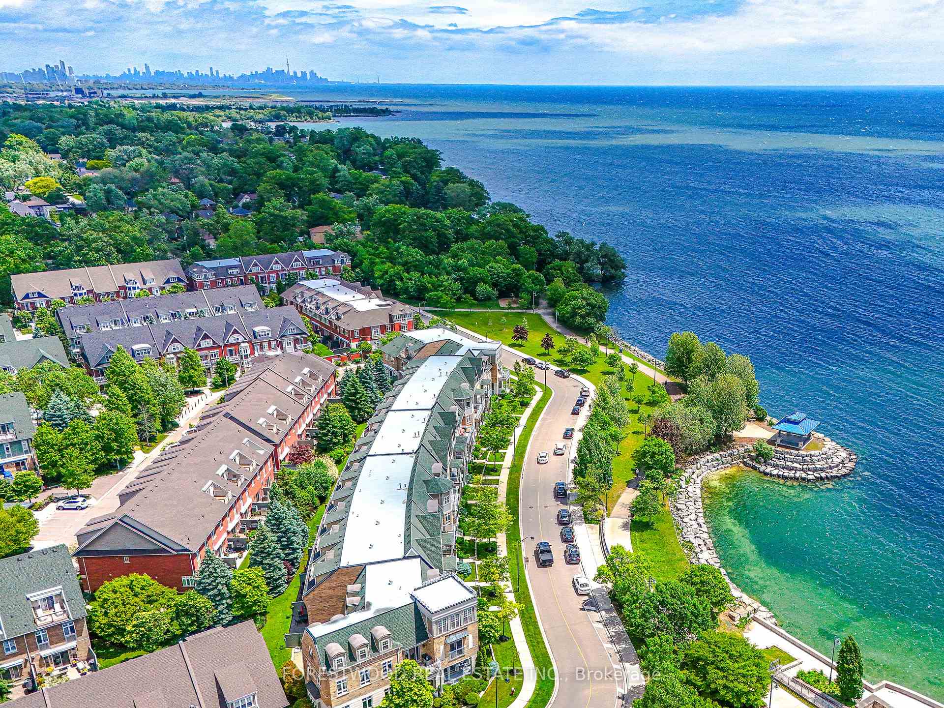 2 Bedrooms Condo at 80 Port, Mississauga For sale