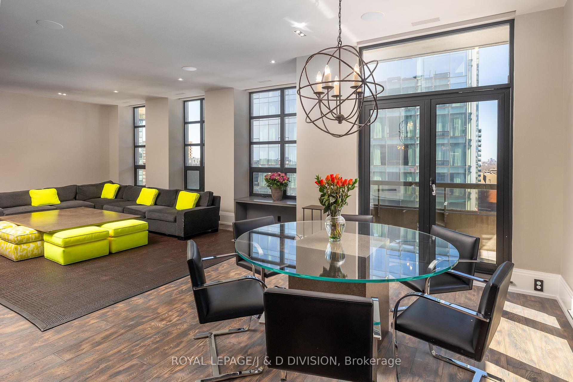 3 Bedrooms Condo at 68 Yorkville,  Toronto For sale