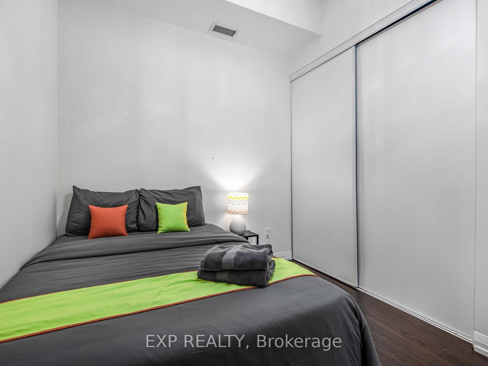 2 Bedrooms Condo at 460 Adelaide, Toronto For sale