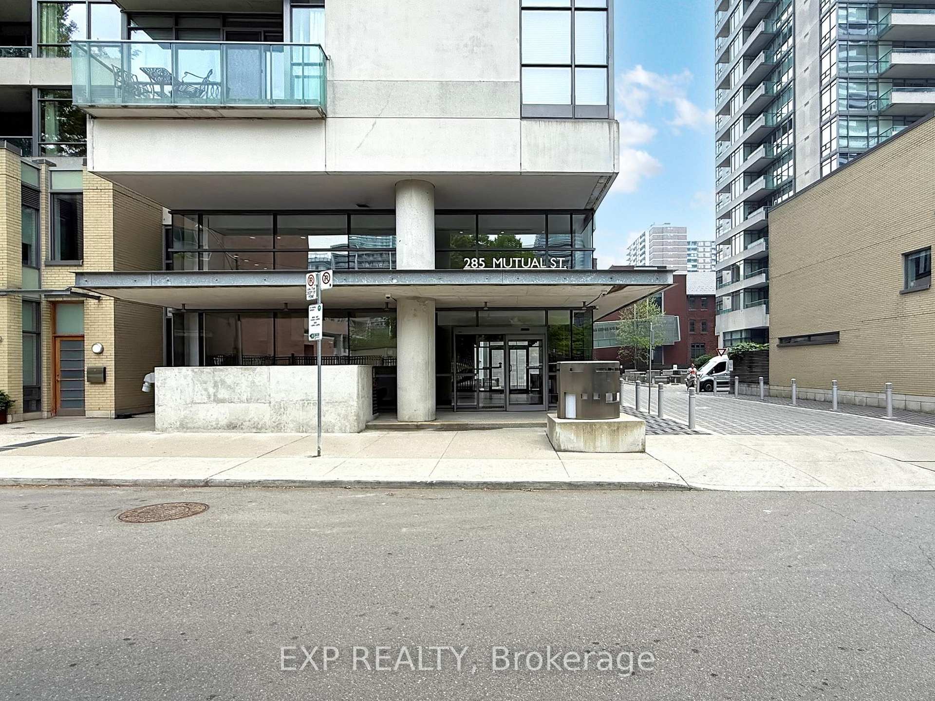 2 Bedrooms Condo at 285 Mutual, Toronto For sale