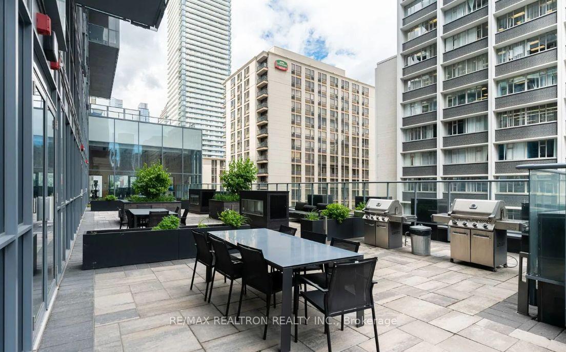 2 Bedrooms Condo at 7 Grenville, Toronto For sale