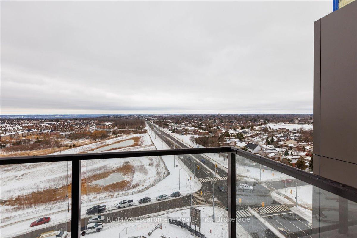 2 Bedrooms Condo at 450 Dundas, Hamilton For sale