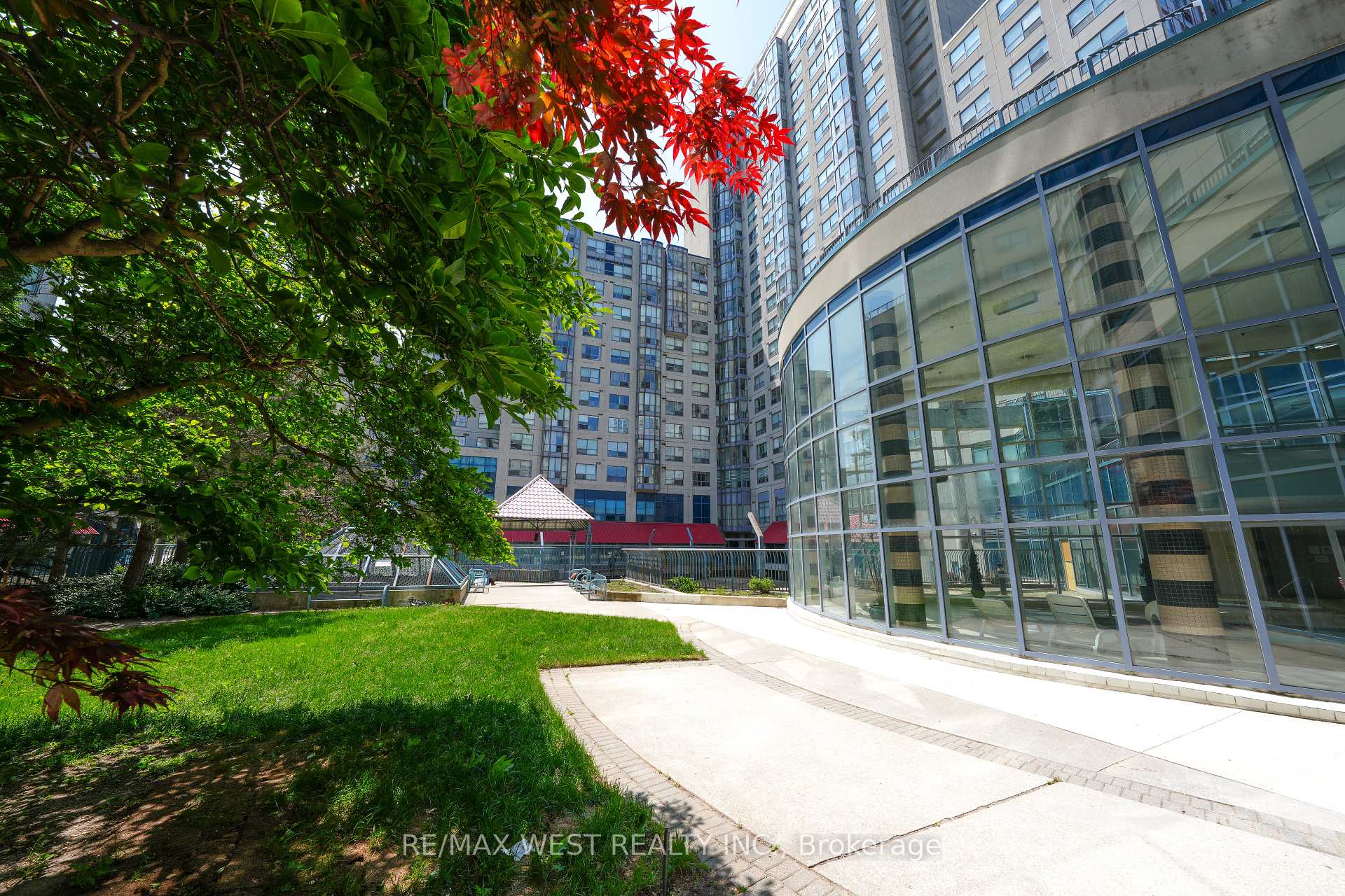 2 Bedrooms Condo at 1470 Midland, Toronto For sale