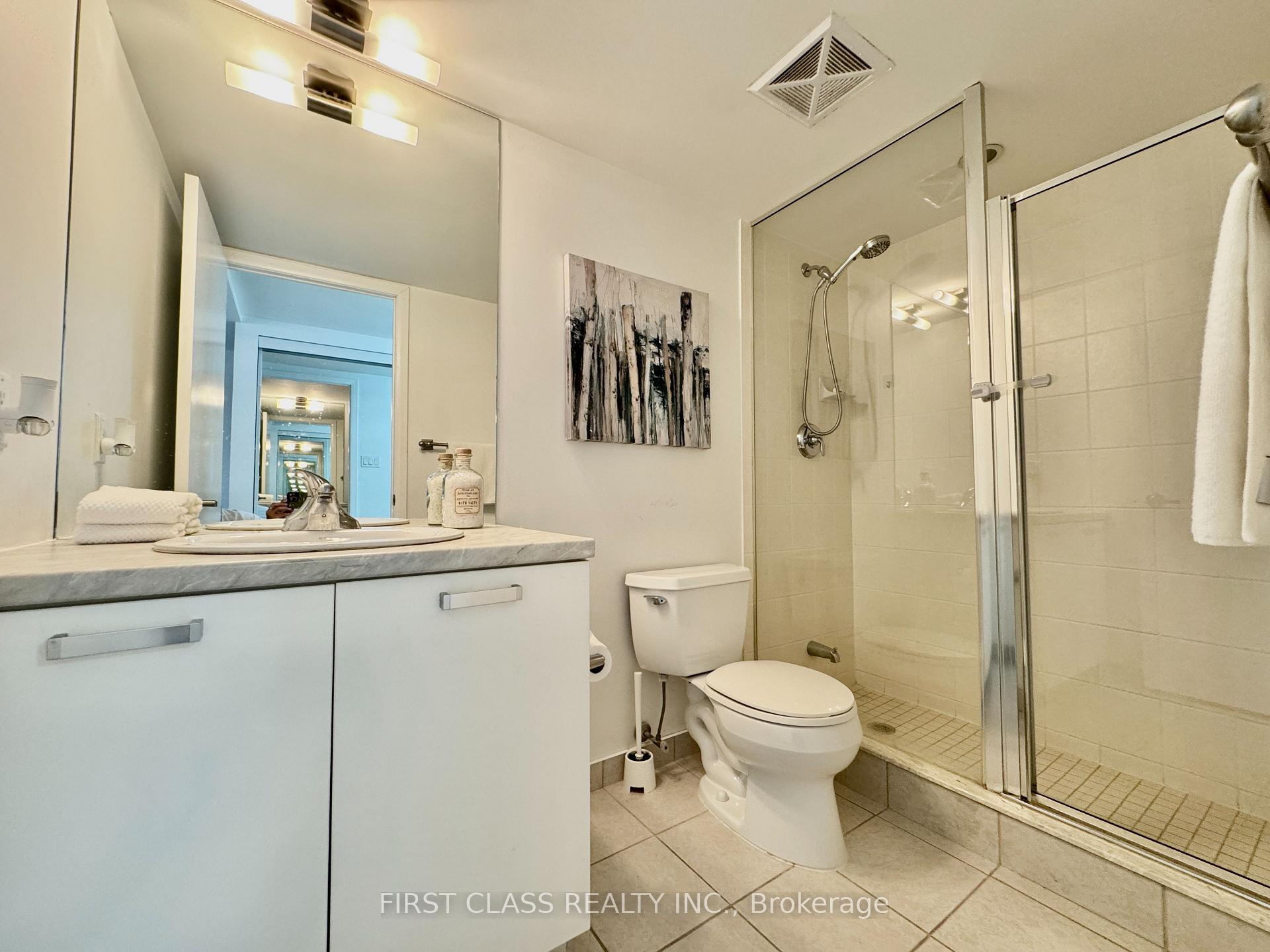 3 Bedrooms Condo at 38 Grenville, Toronto For sale