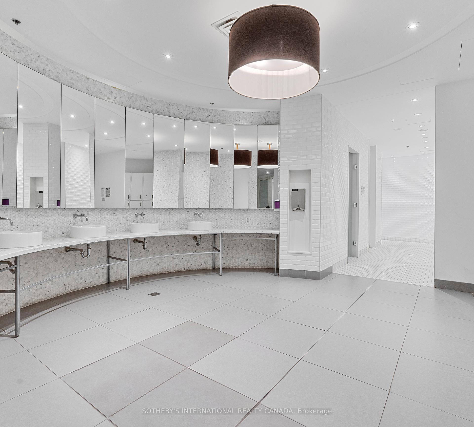3 Bedrooms Condo at 88 Park Lawn, Toronto For sale