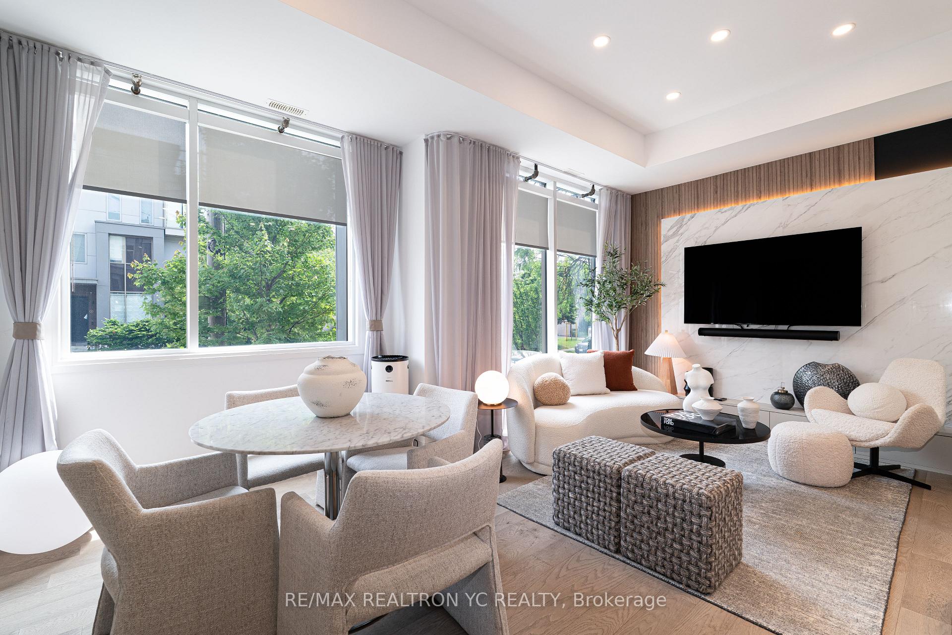 4 Bedrooms Condo at 18 Greenbriar, Toronto For sale