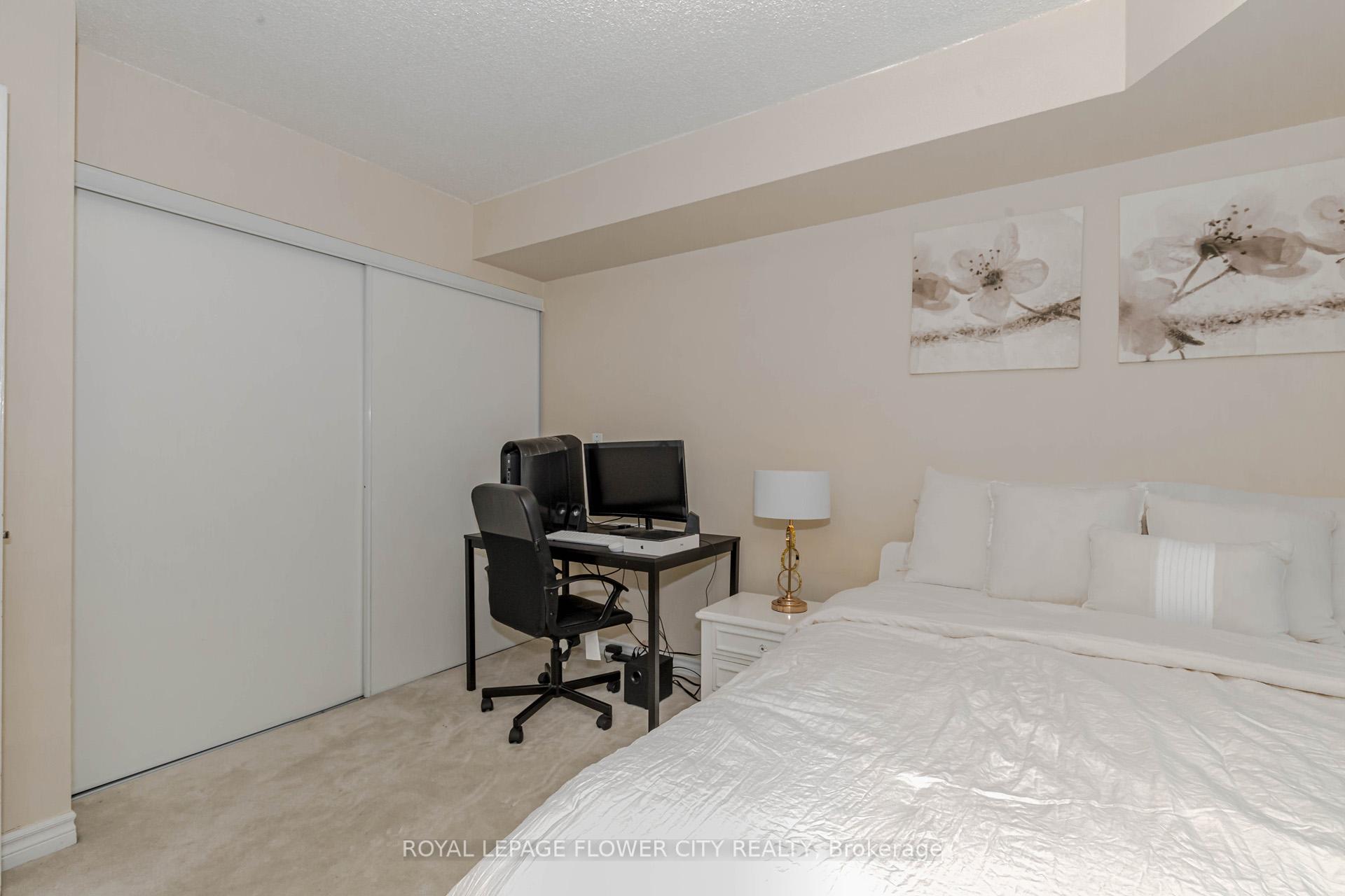2 Bedrooms Condo at 1 Elm,  Mississauga For sale