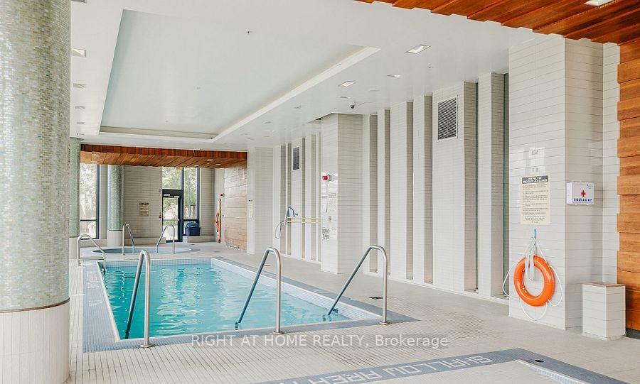 2 Bedrooms Condo at 9 Valhalla Inn, Toronto For sale