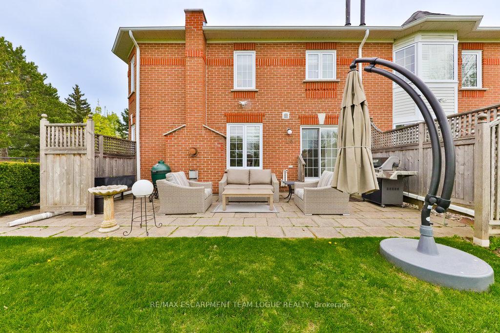 4 Bedrooms Condo at 2145 Country Club, Burlington For sale