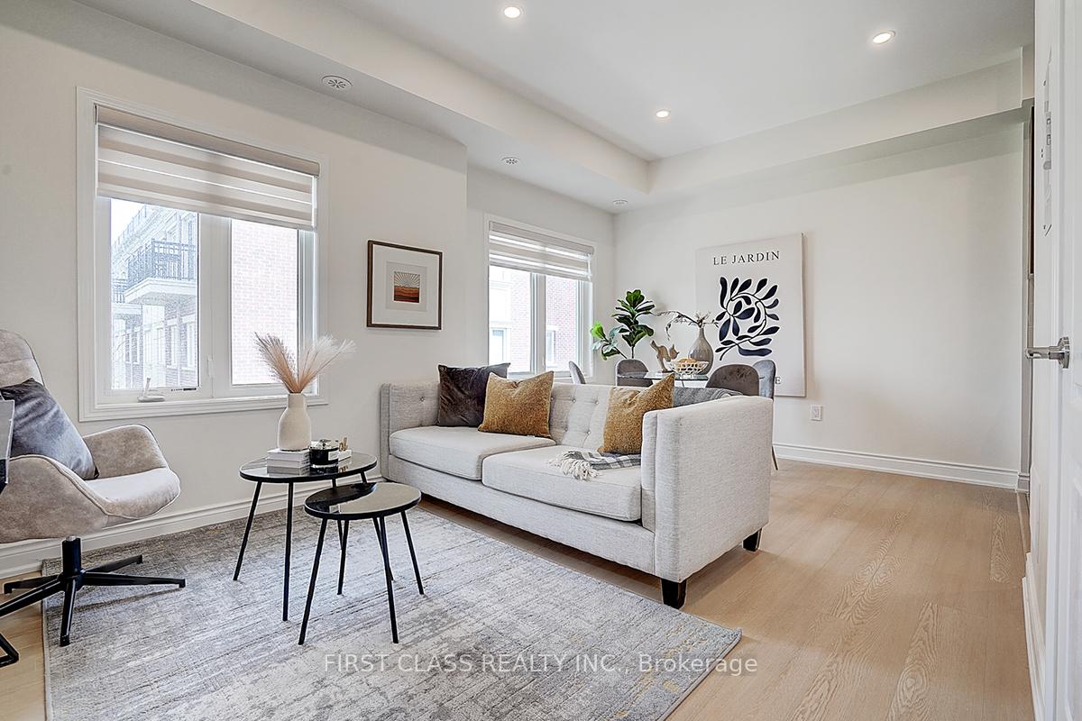 3 Bedrooms Condo at 17 Coneflower,  Toronto For sale