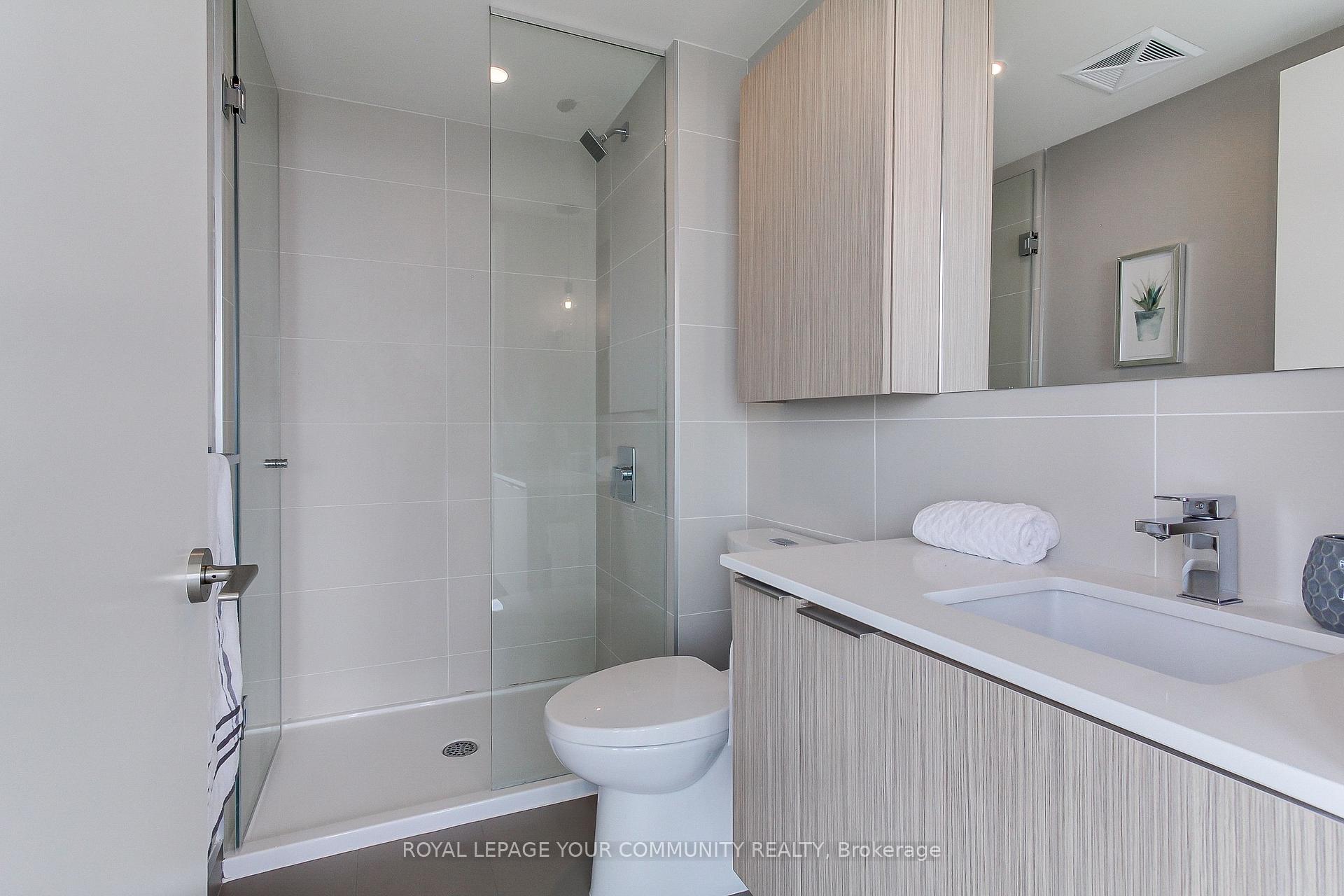 2 Bedrooms Condo at 10 Deerlick, Toronto For sale