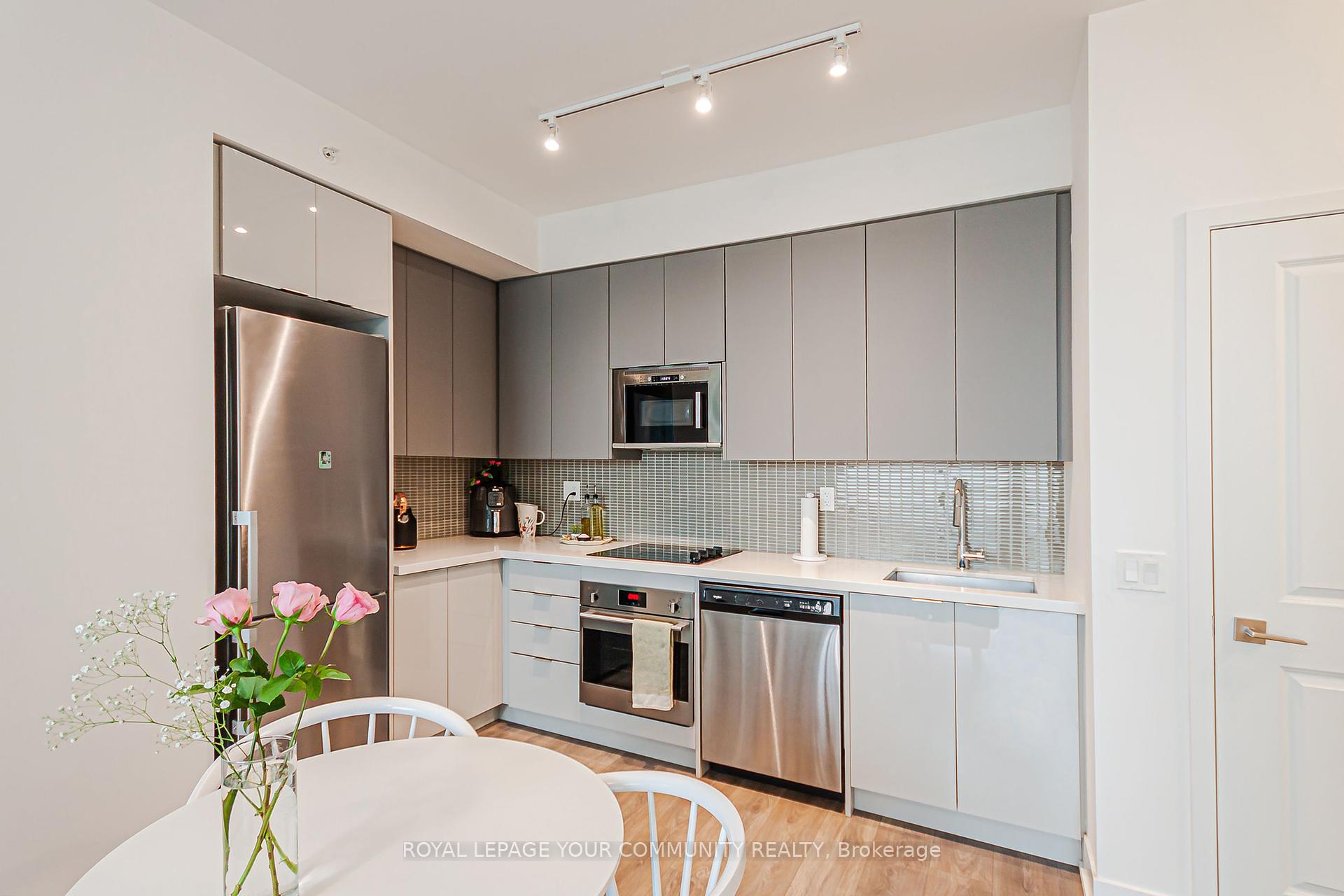 2 Bedrooms Condo at 2916 Highway 7,  Vaughan For sale