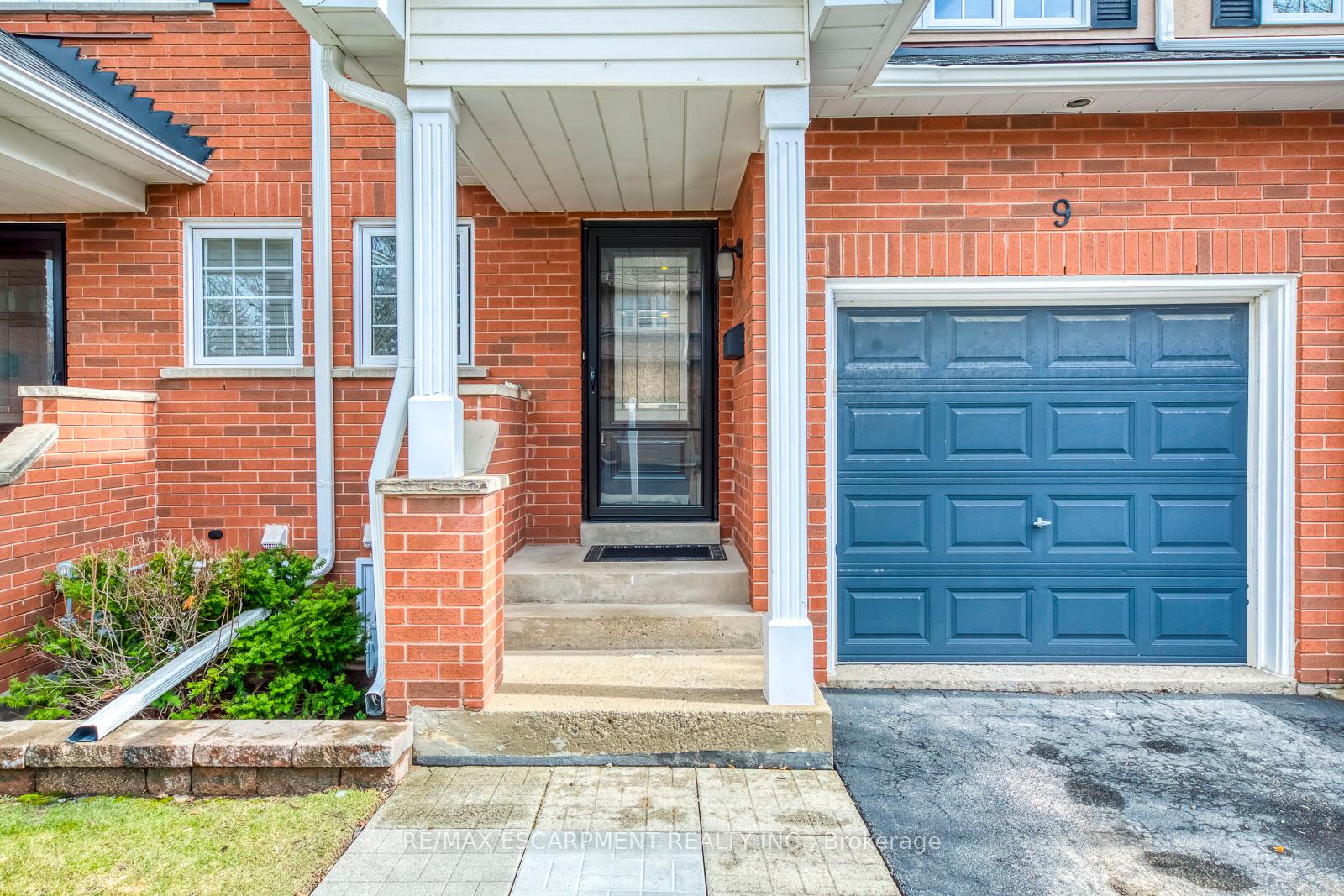 3 Bedrooms Condo at 2880 Headon Forest,  Burlington For sale