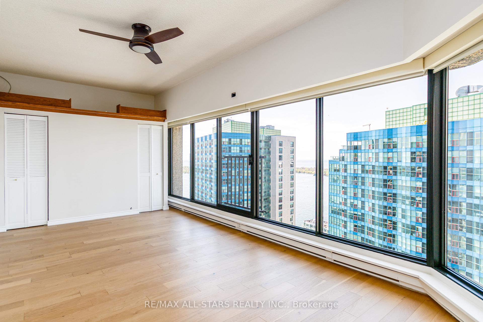 1 Bedroom Condo at 55 Harbour, Toronto For sale