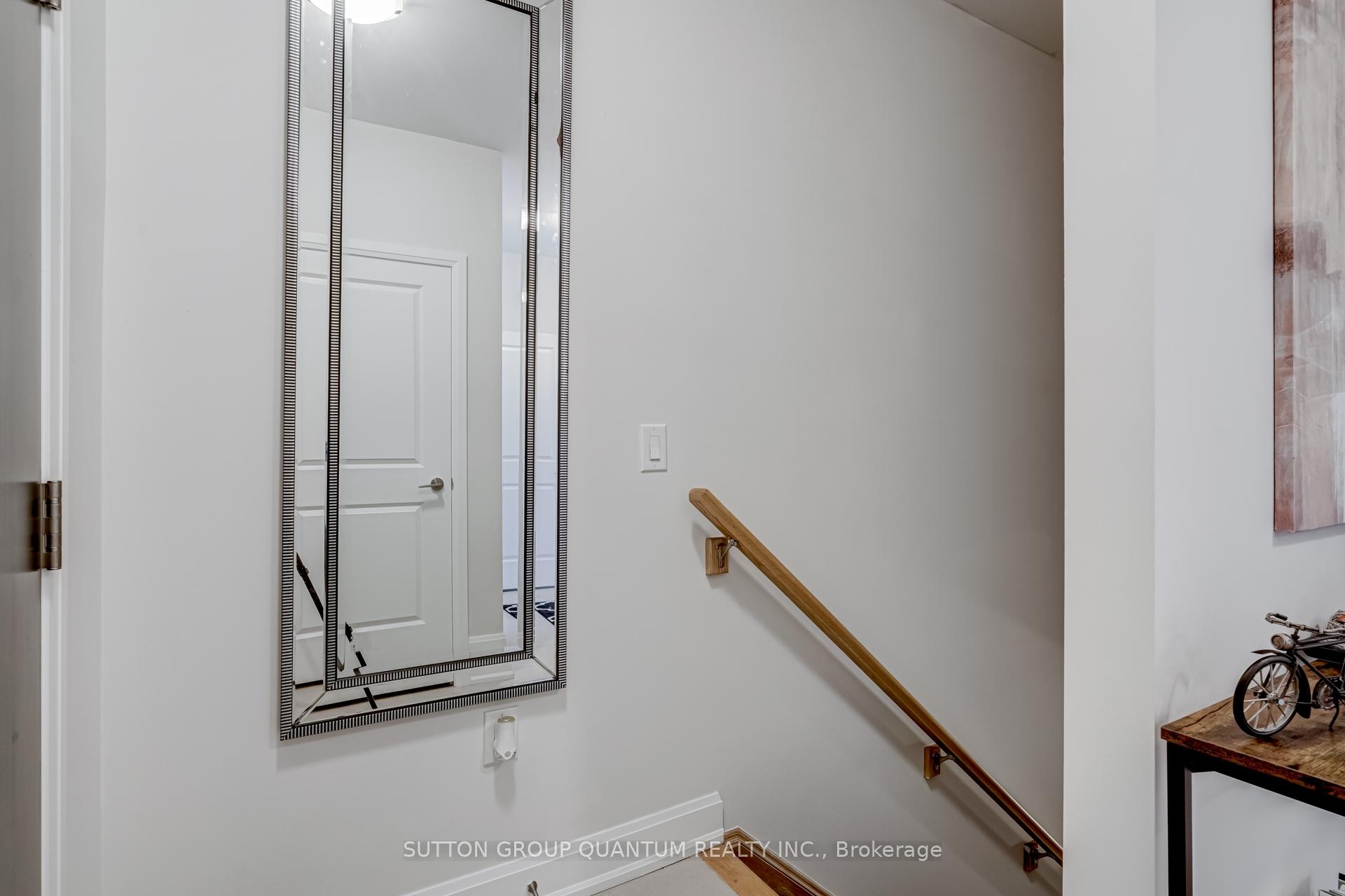 2 Bedrooms Condo at 275 Roxton, Oakville For sale