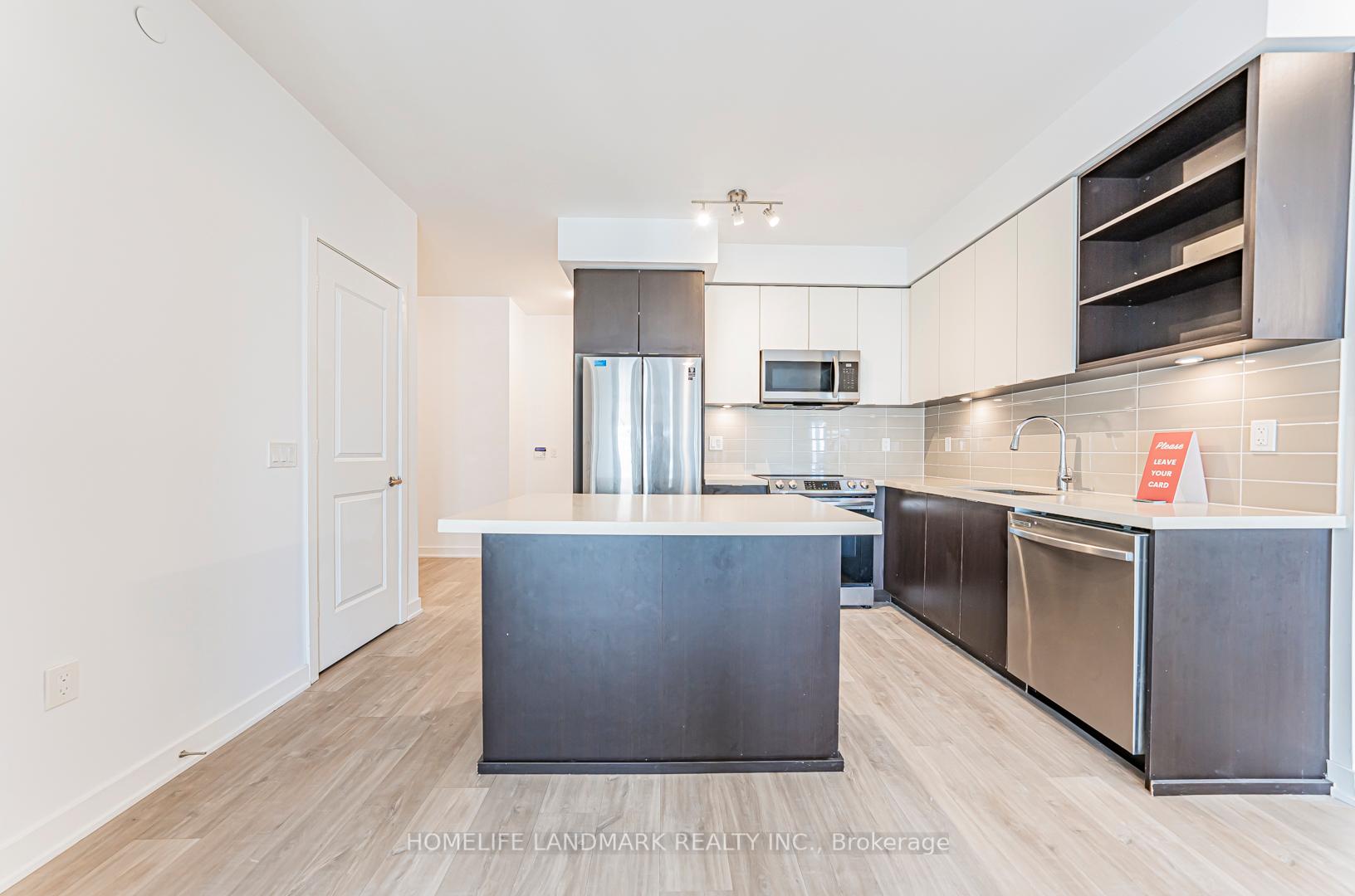 3 Bedrooms Condo at 4675 Metcalfe, Mississauga For sale