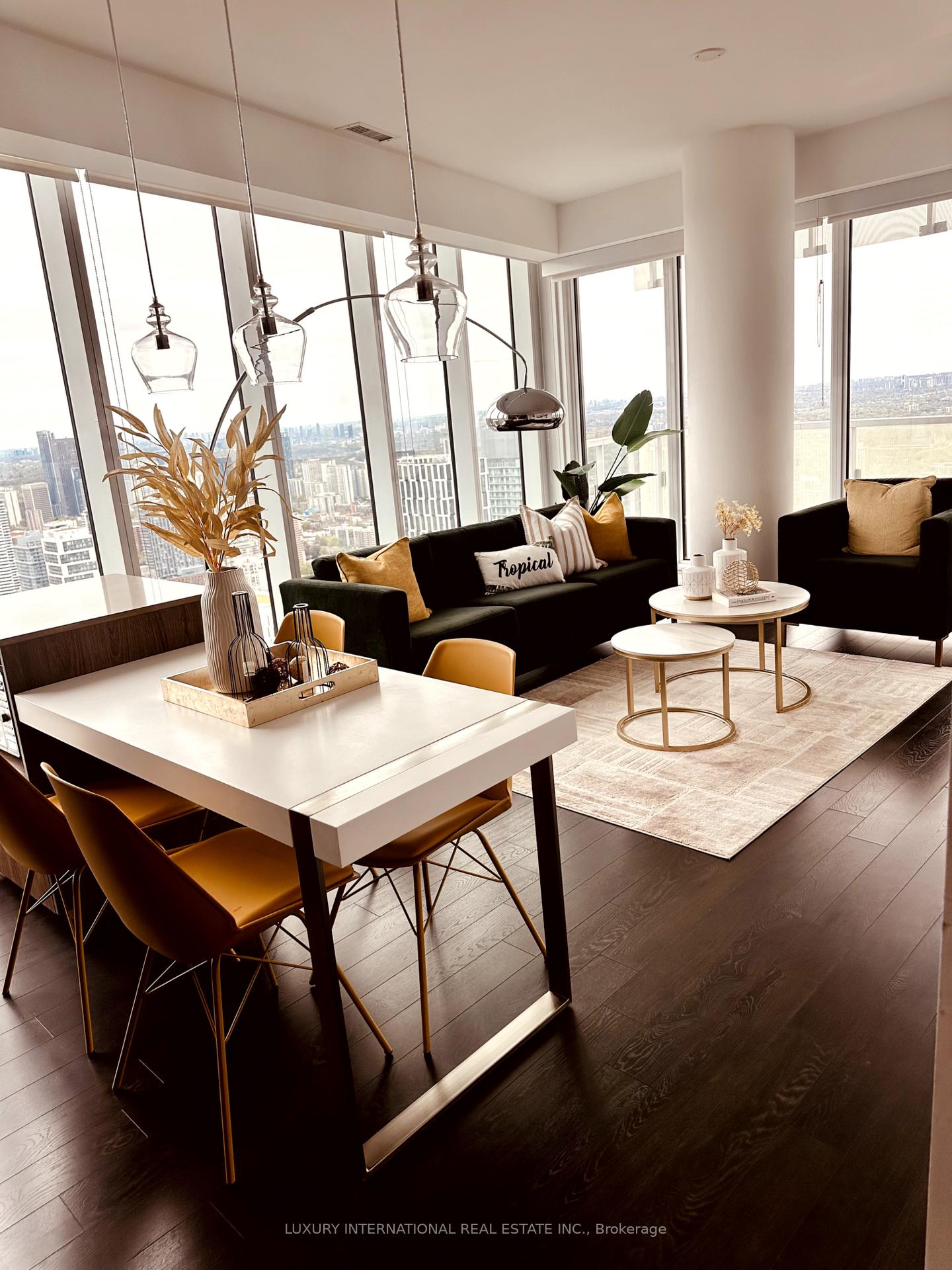 2 Bedrooms Condo at 197 Yonge, Toronto For sale
