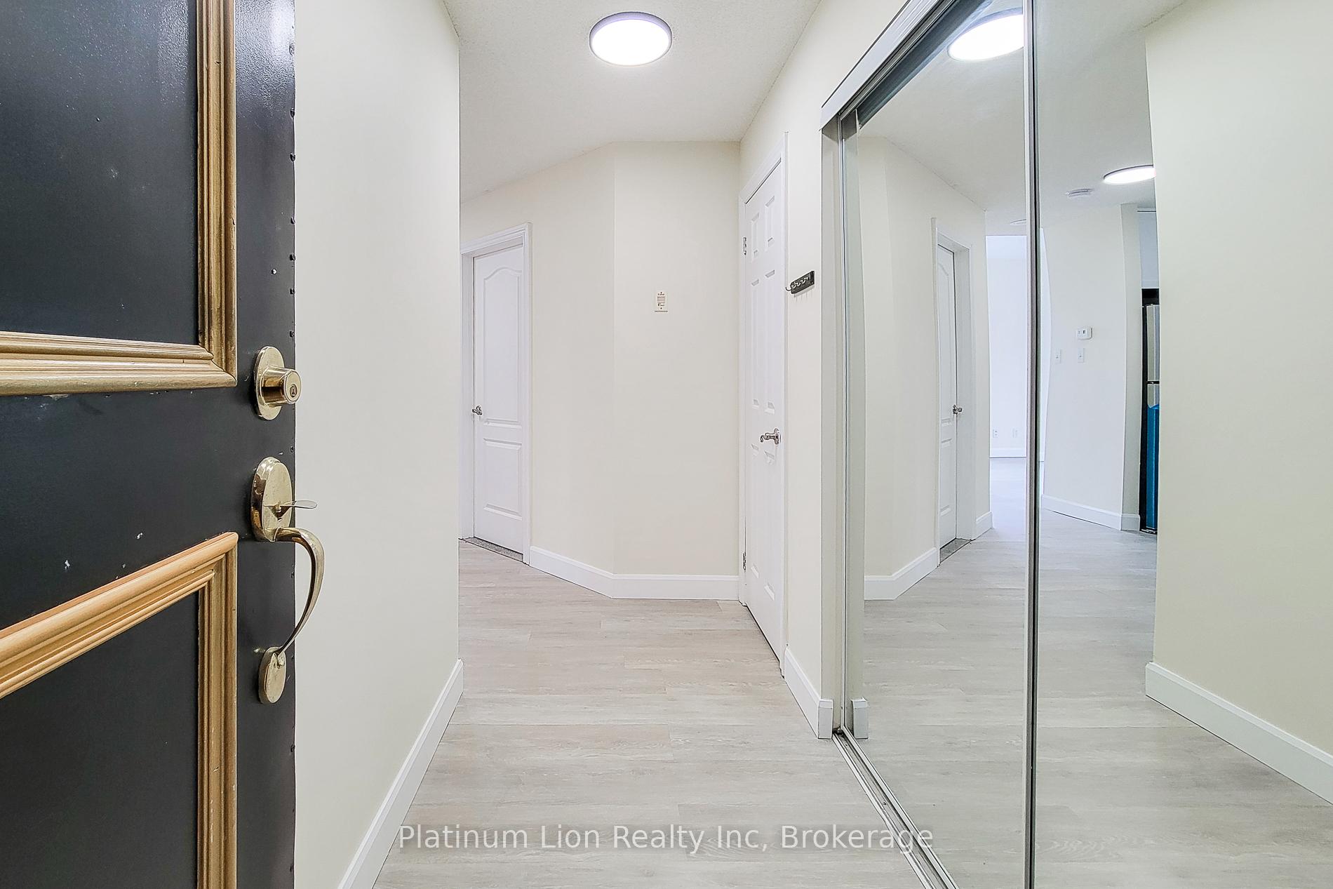 2 Bedrooms Condo at 135 James,  Hamilton For sale