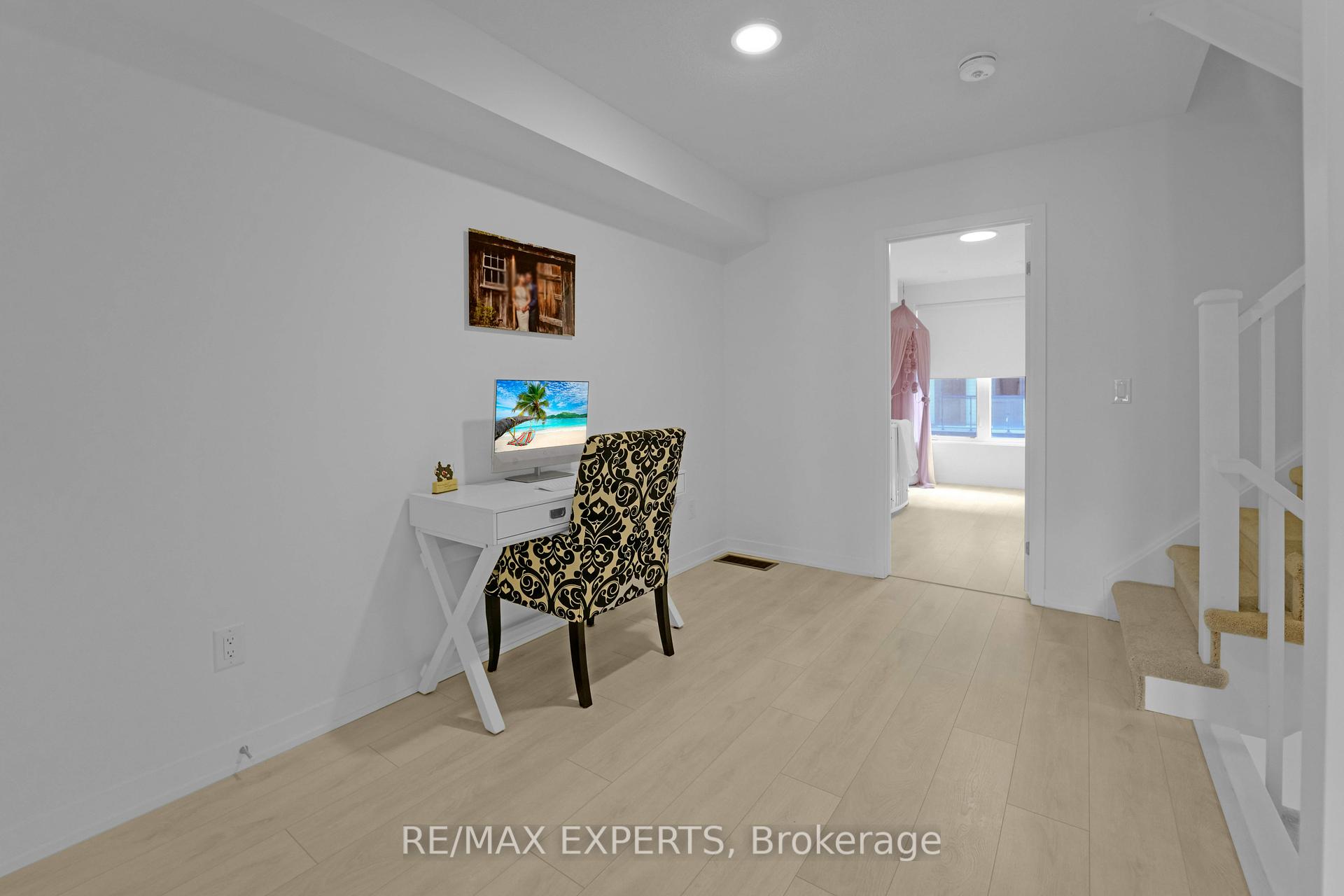 3 Bedrooms Condo at 1095 Cooke,  Burlington For sale