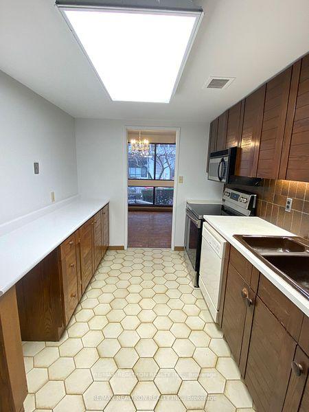 2 Bedrooms Condo at 349 St Clair, Toronto For sale