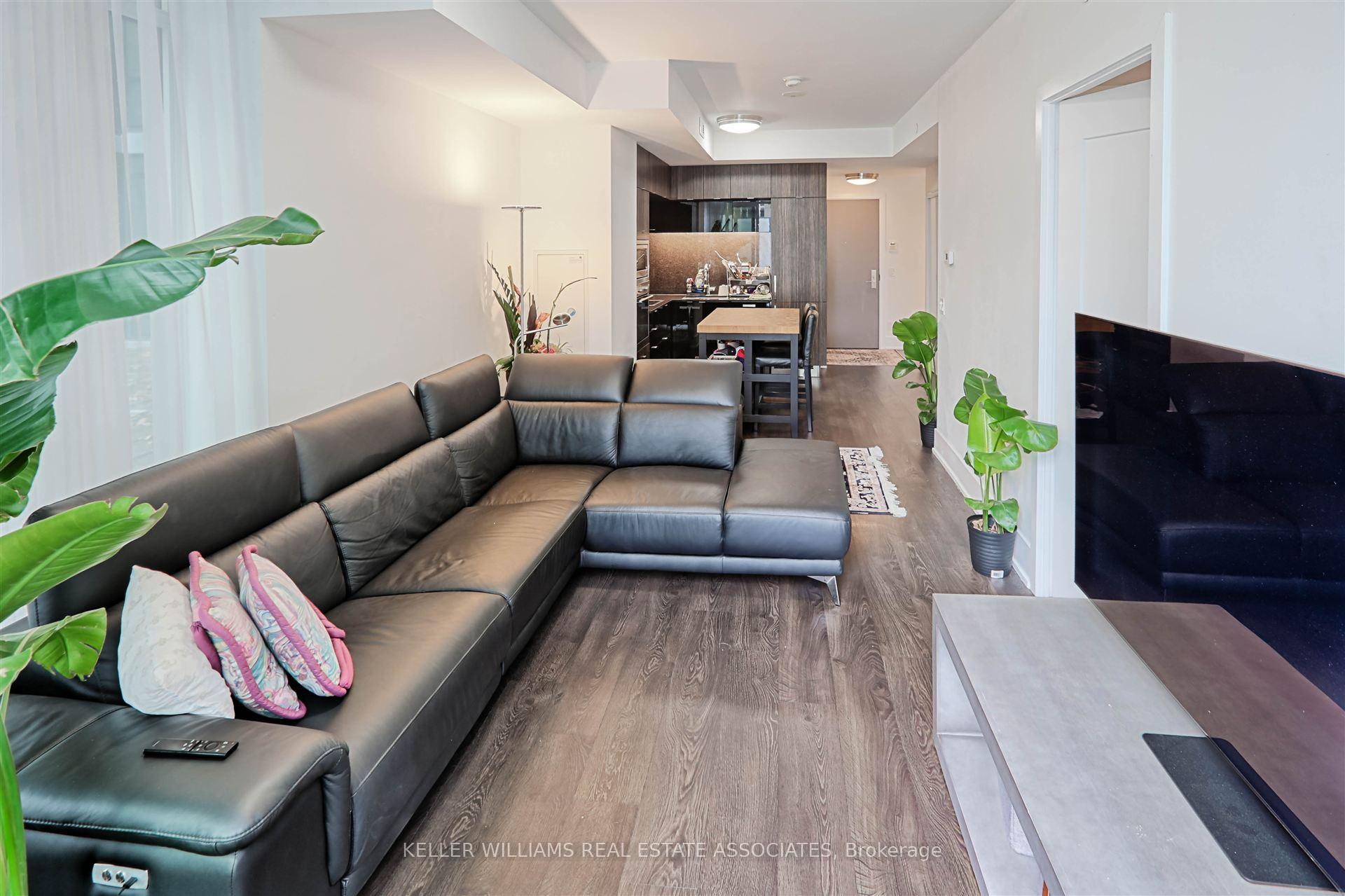 2 Bedrooms Condo at 15 Merchants’ Wharf, Toronto For sale