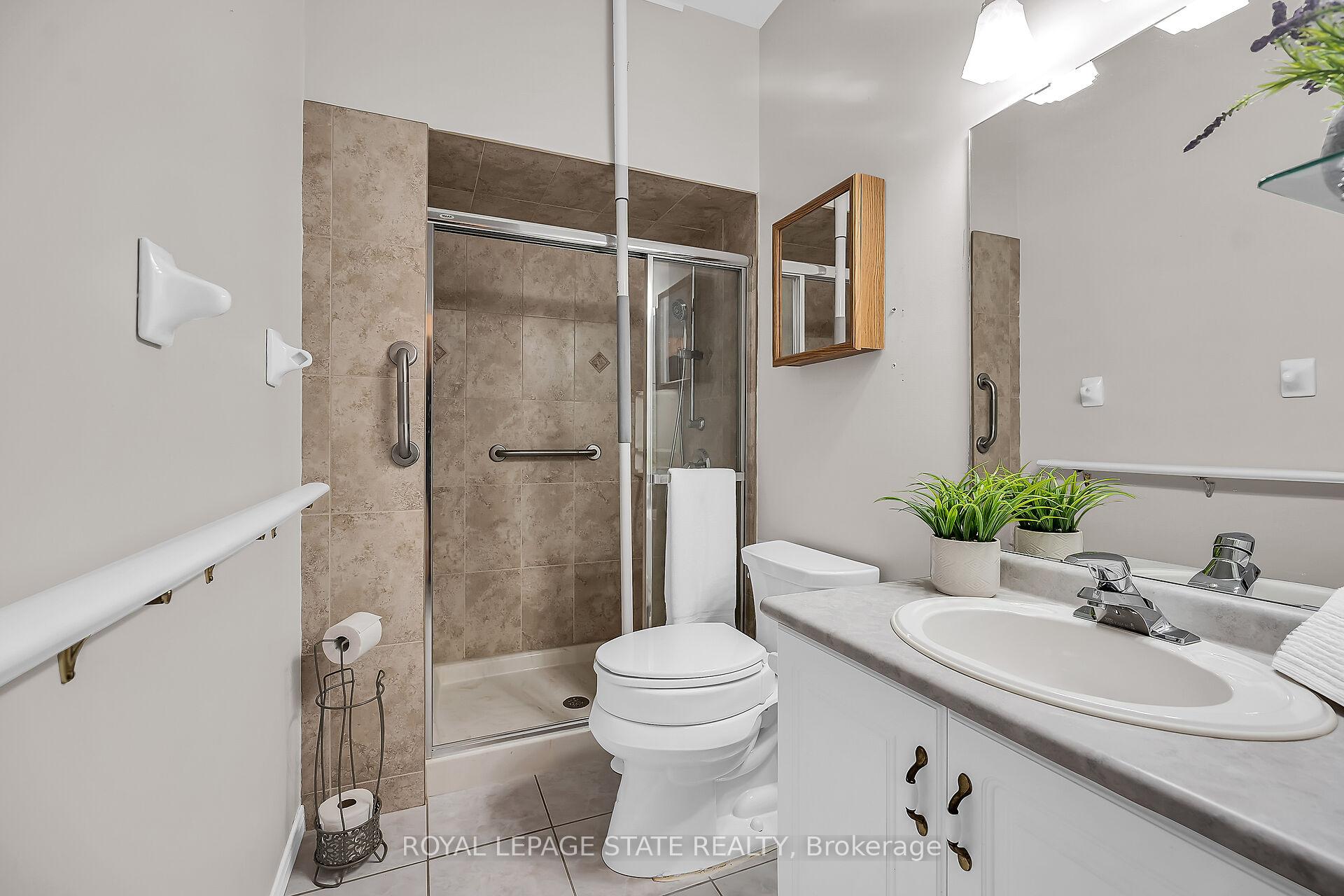 3 Bedrooms Condo at 212 Stonehenge,  Hamilton For sale