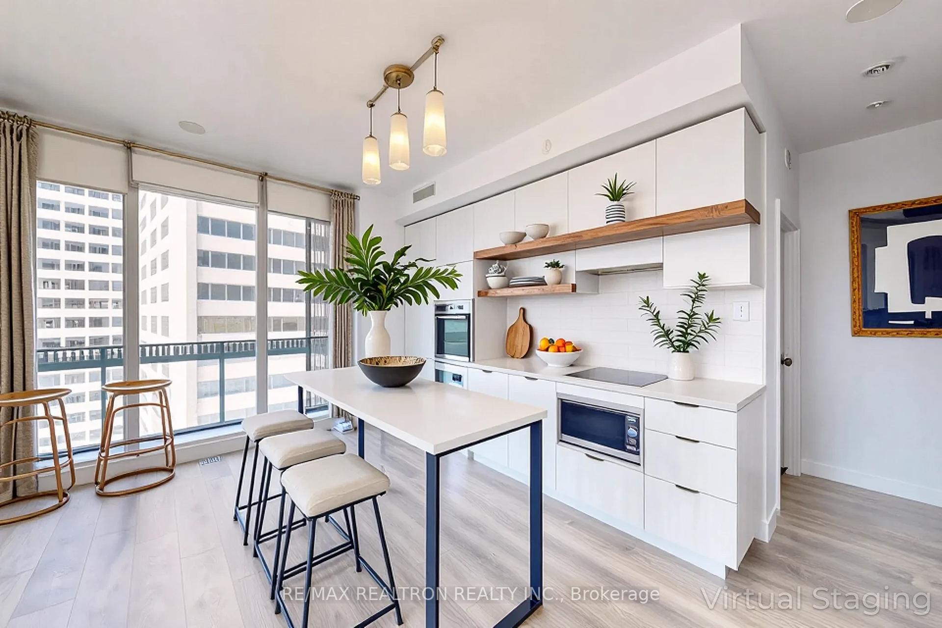 3 Bedrooms Condo at 8 Eglinton, Toronto For sale