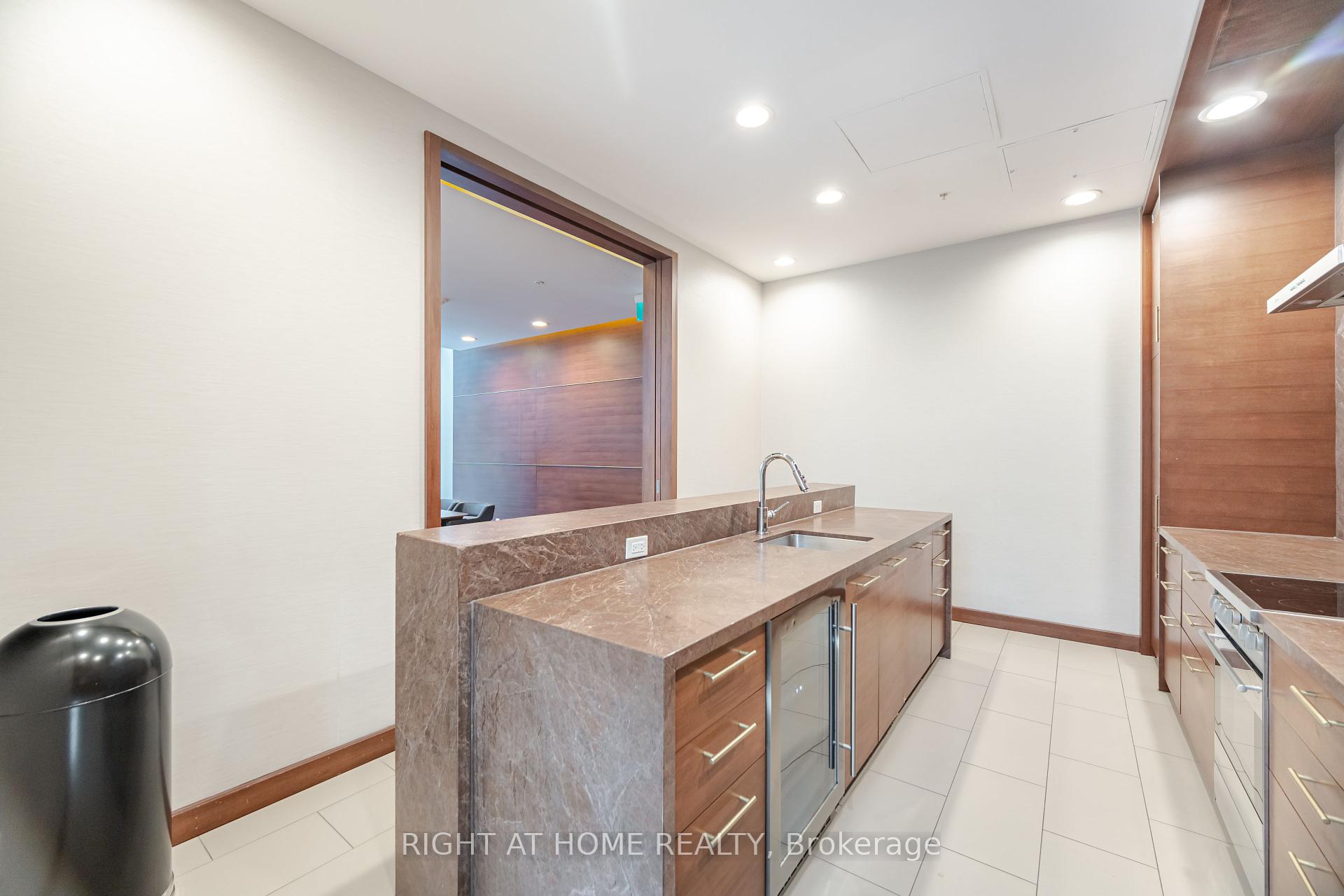 1 Bedroom Condo at 455 Front, Toronto For sale