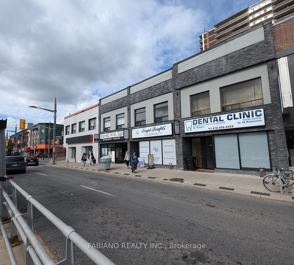 944 St Clair