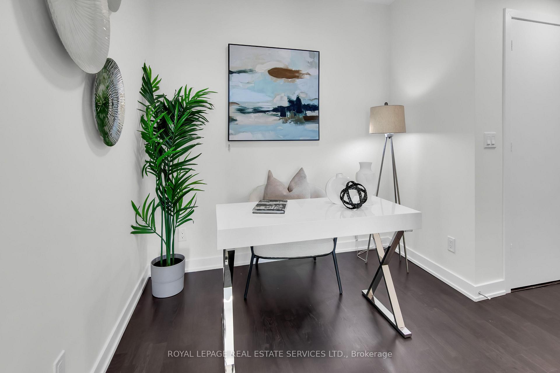 3 Bedrooms Condo at 501 St Clair, Toronto For sale