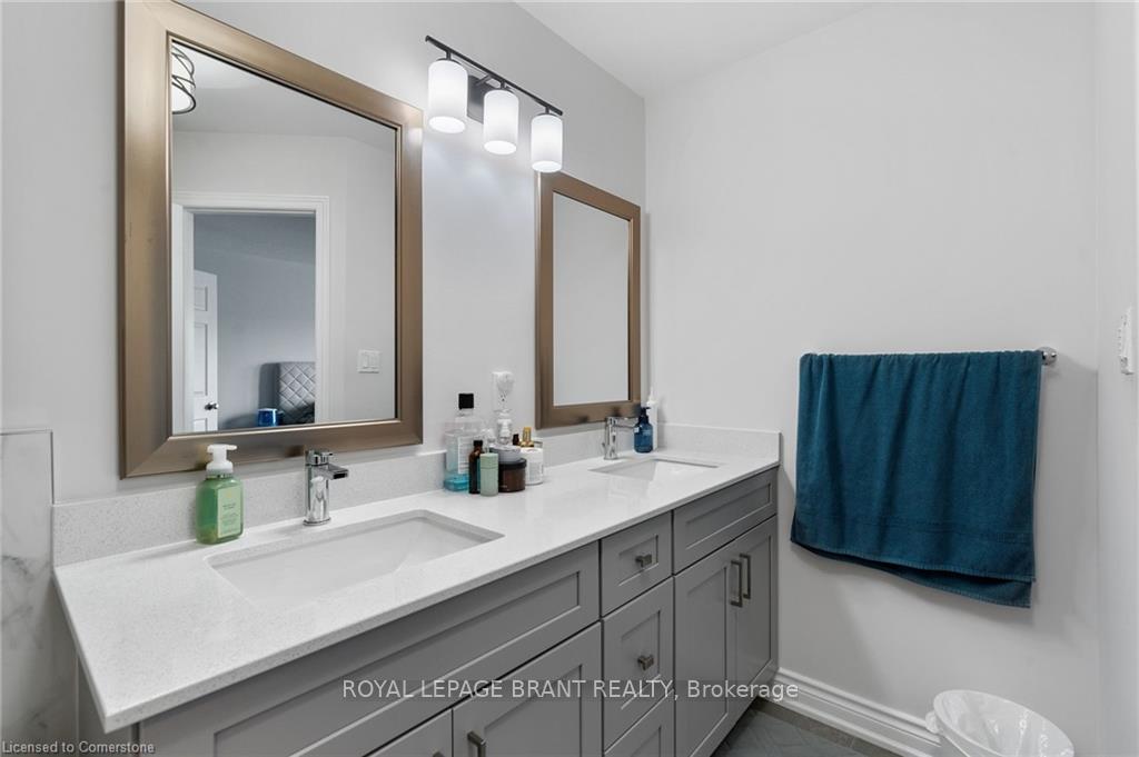 3 Bedrooms Condo at 6995 Glory, Mississauga For sale