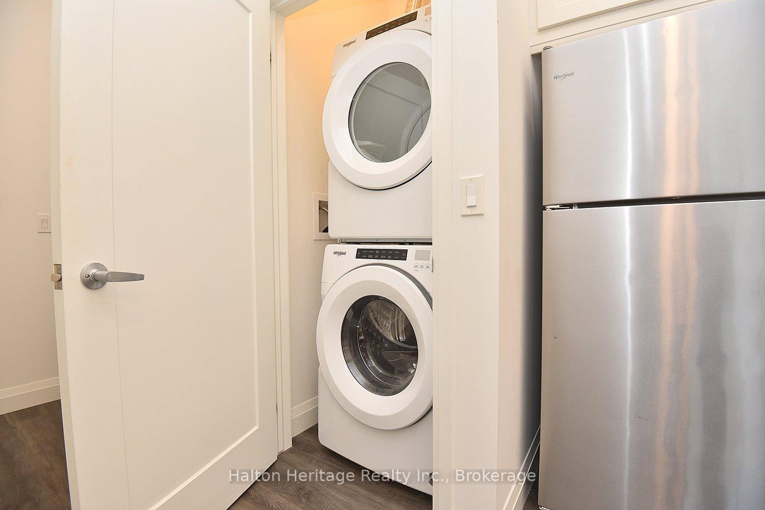 2 Bedrooms Condo at 30 Hamilton,  Hamilton For sale
