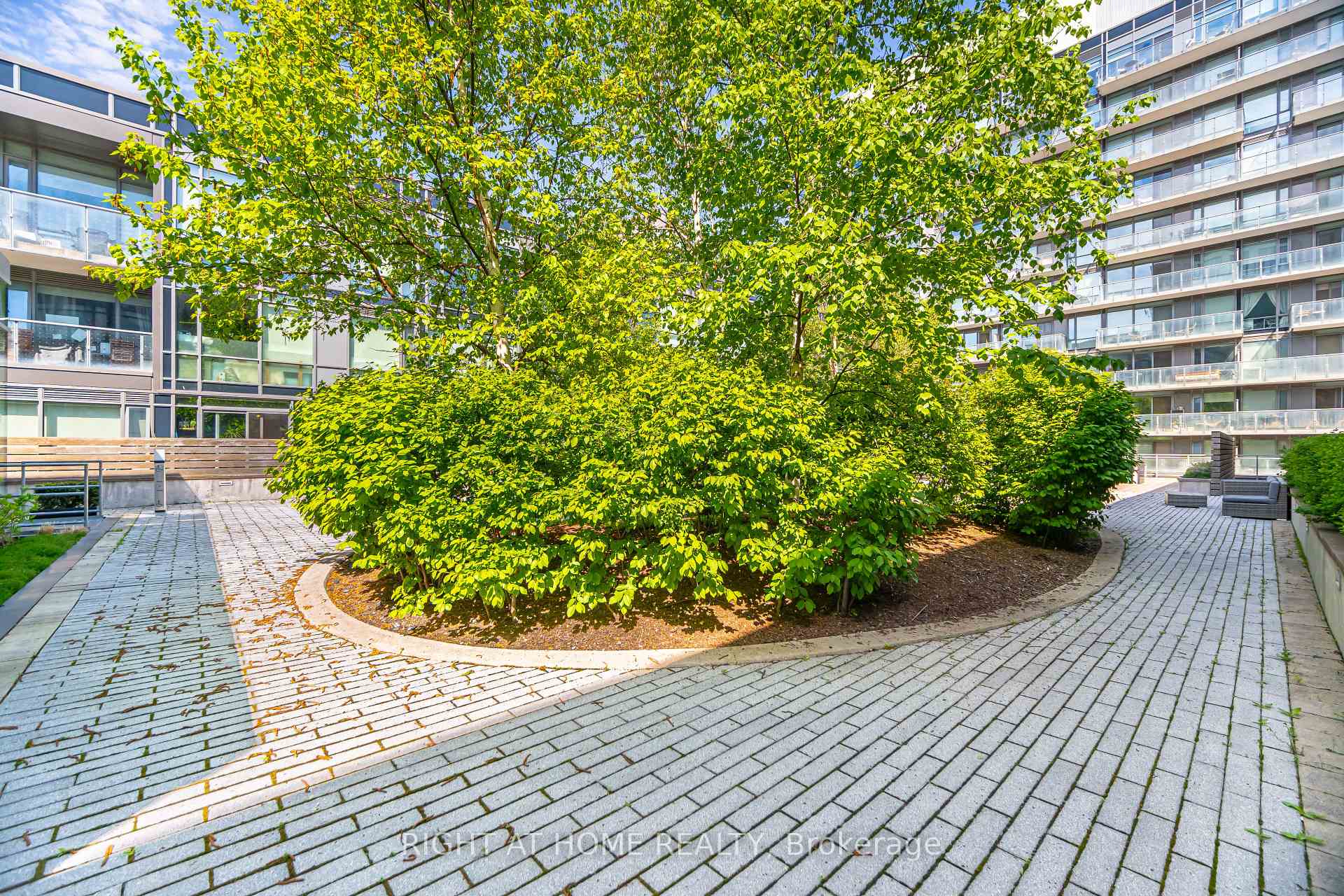 1 Bedroom Condo at 455 Front, Toronto For sale