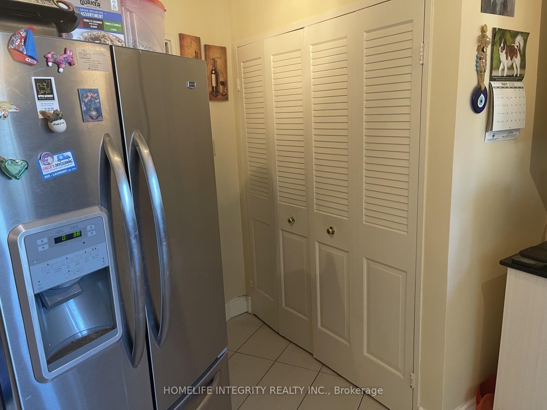 3 Bedrooms Condo at 150 Neptune, Toronto For sale