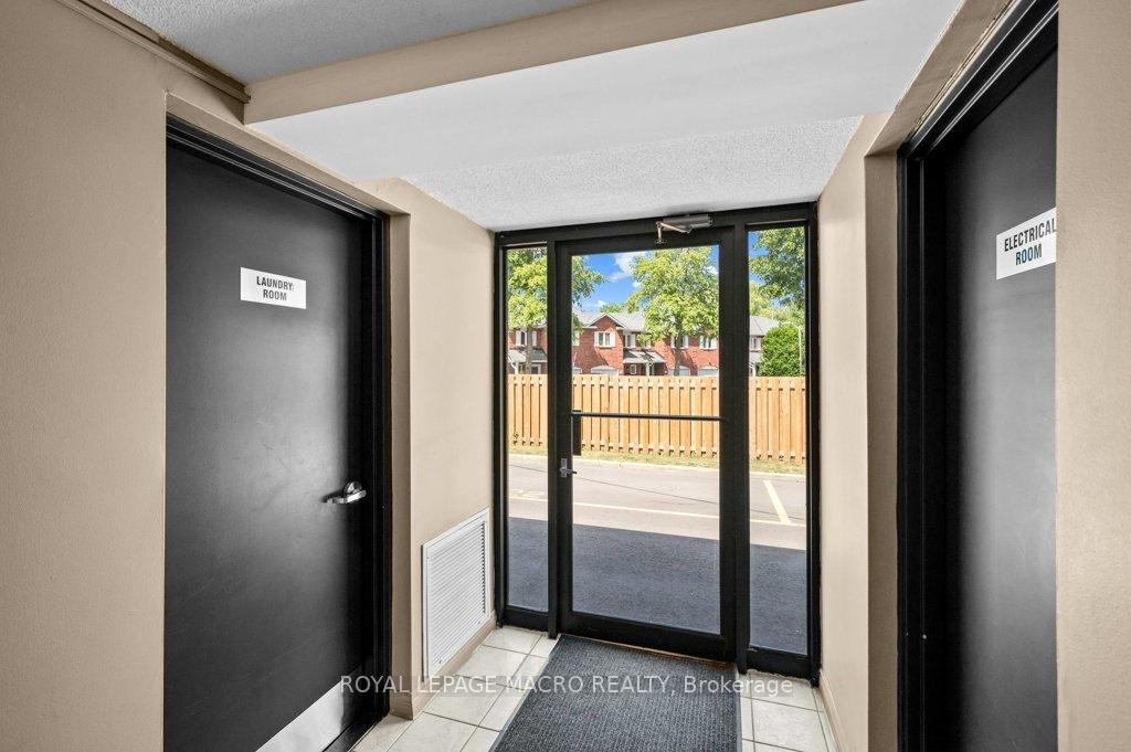 2 Bedrooms Condo at 483 Claridge, Burlington For sale