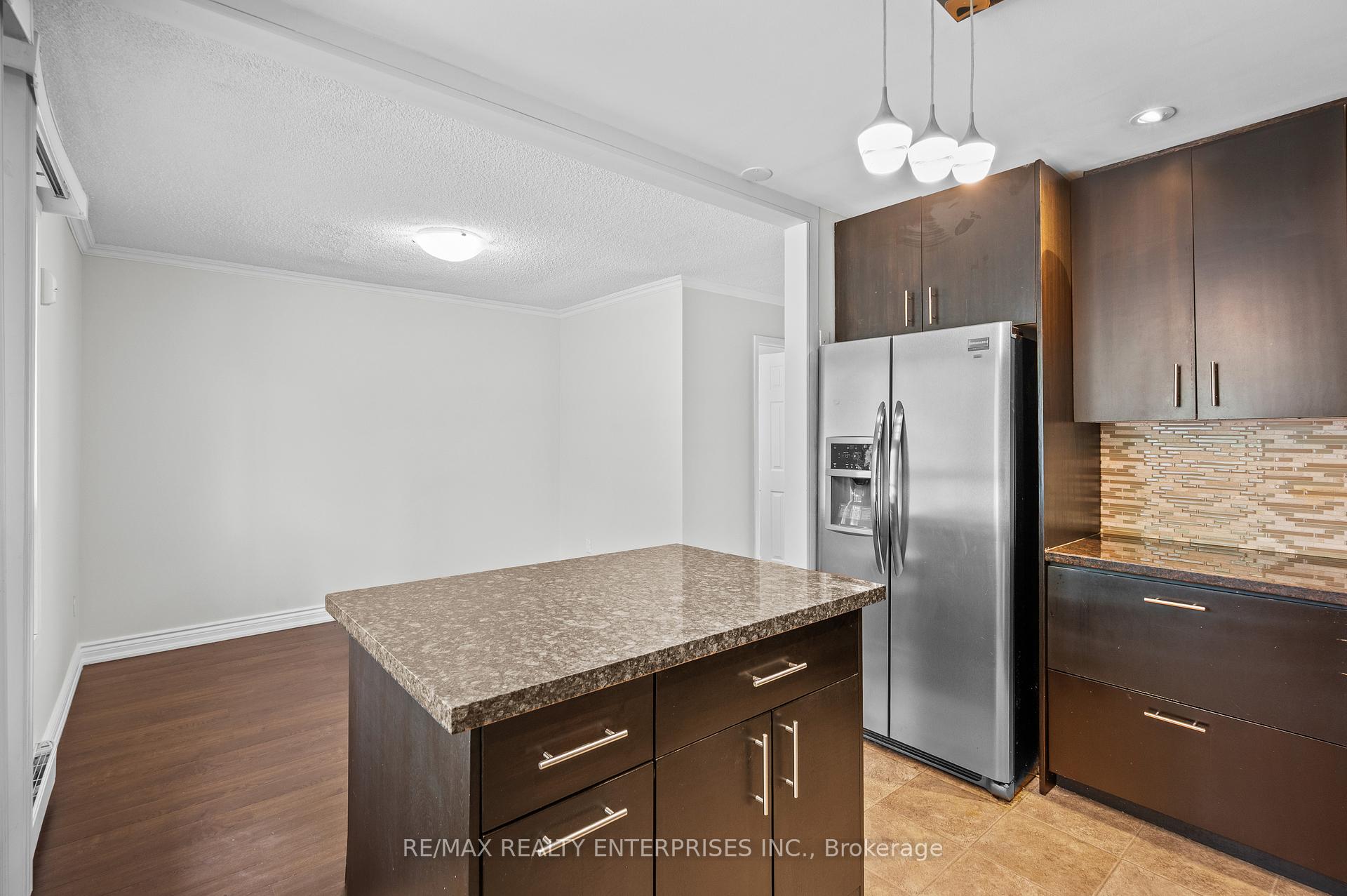 4 Bedrooms Condo at 6540 Falconer, Mississauga For sale