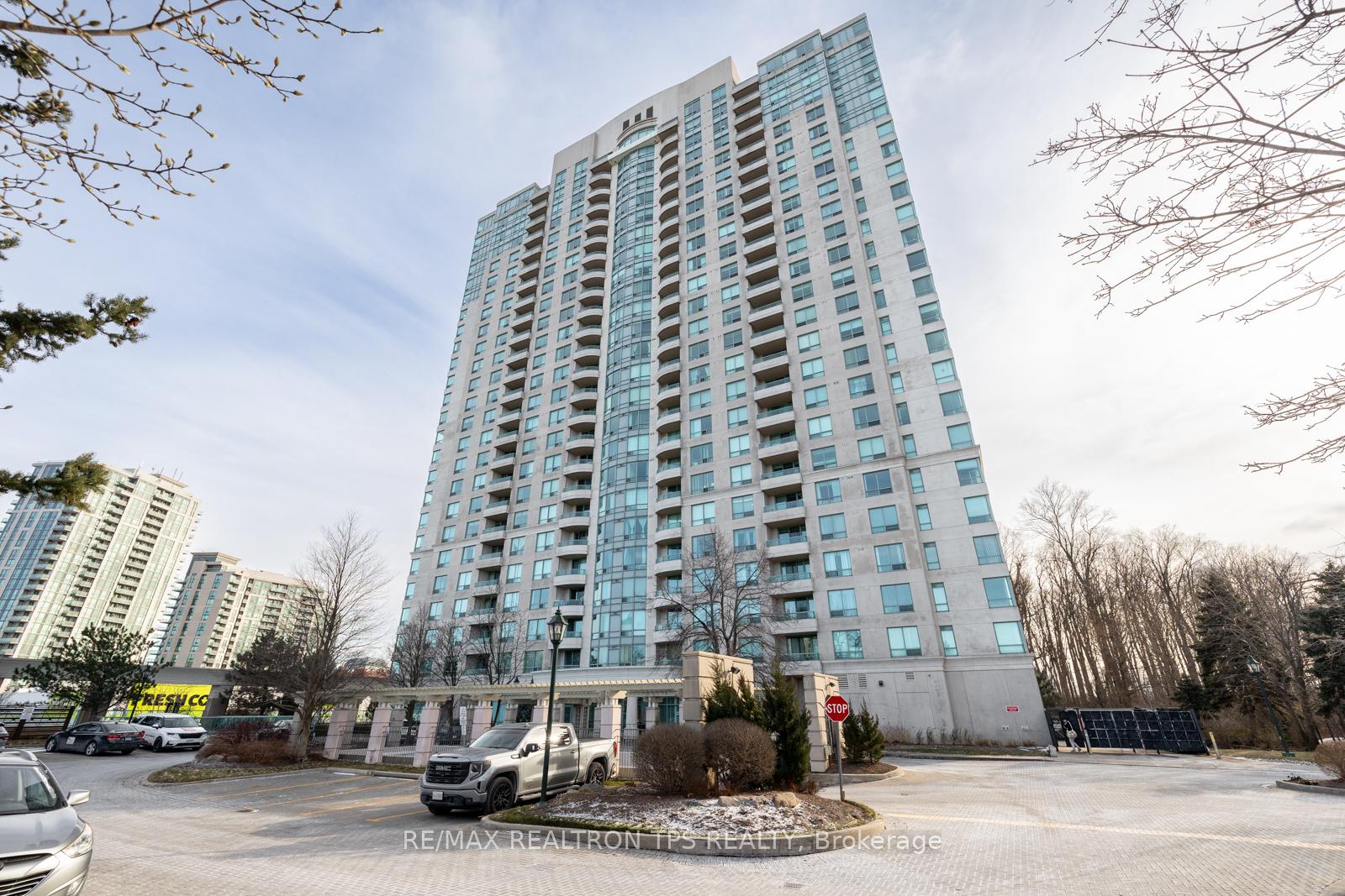 3 Bedrooms Condo at 61 Town Centre, Toronto For sale