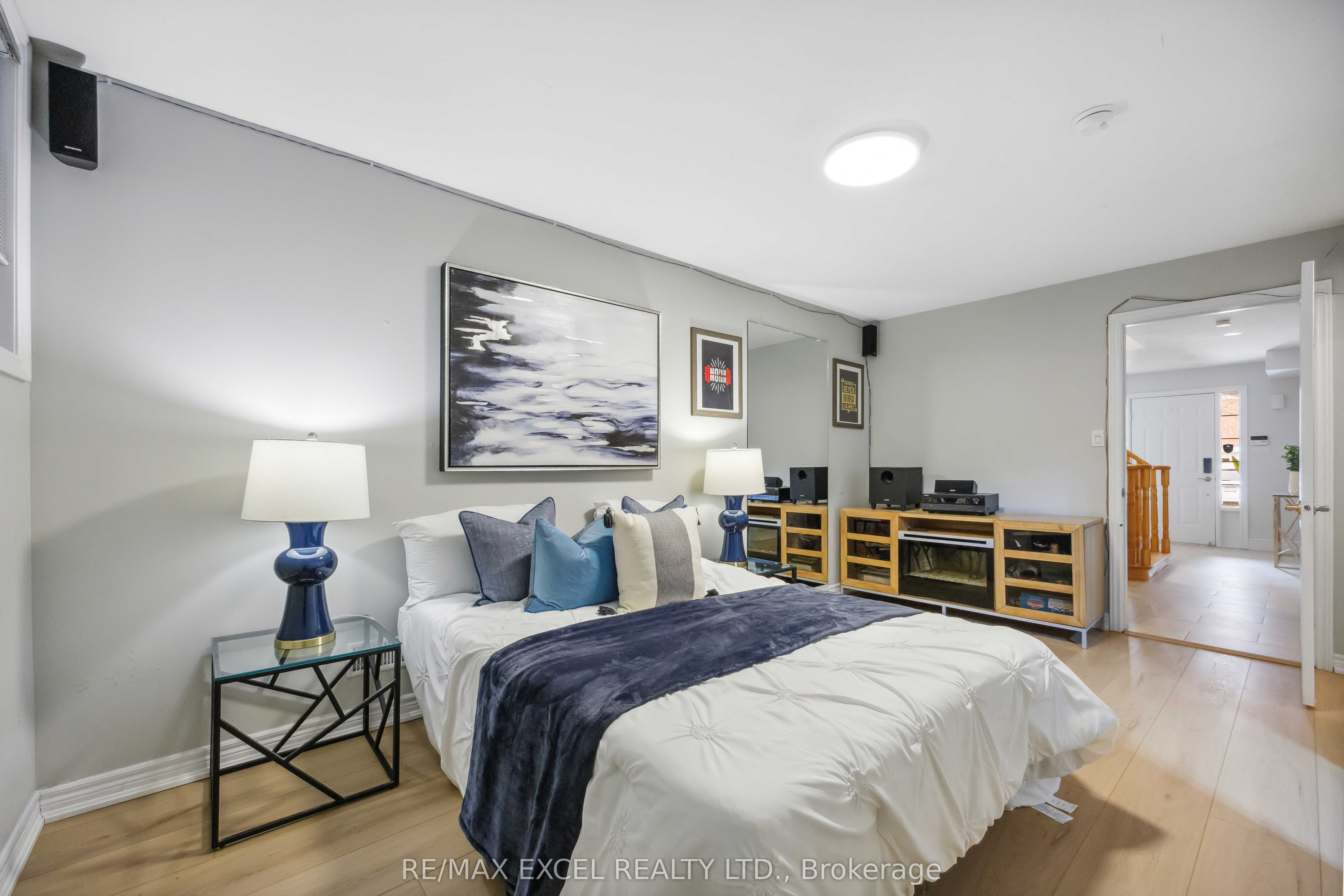 255 Shaftsbury Avenue, #66