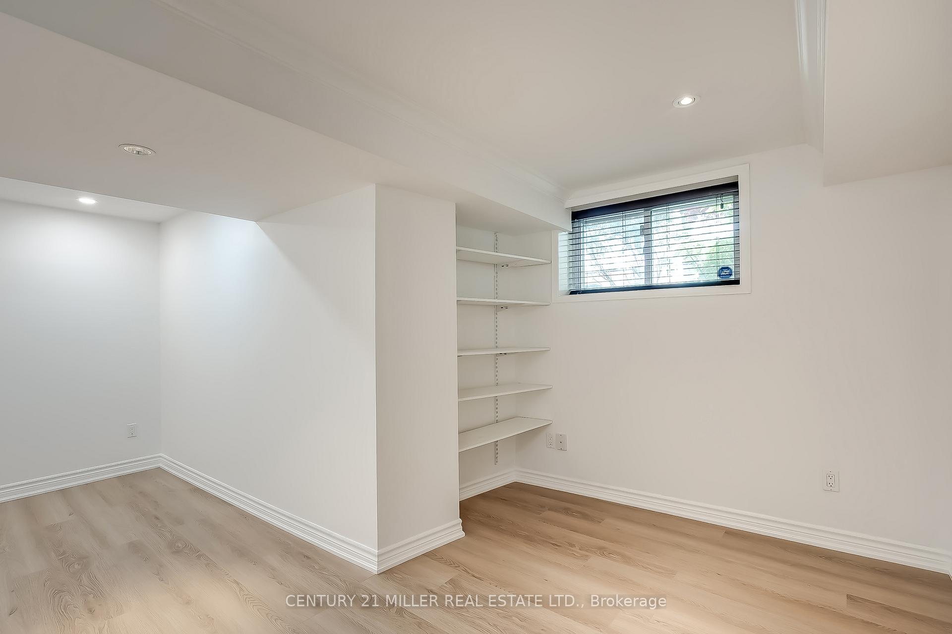 3 Bedrooms Condo at 1240 Westview, Oakville For sale
